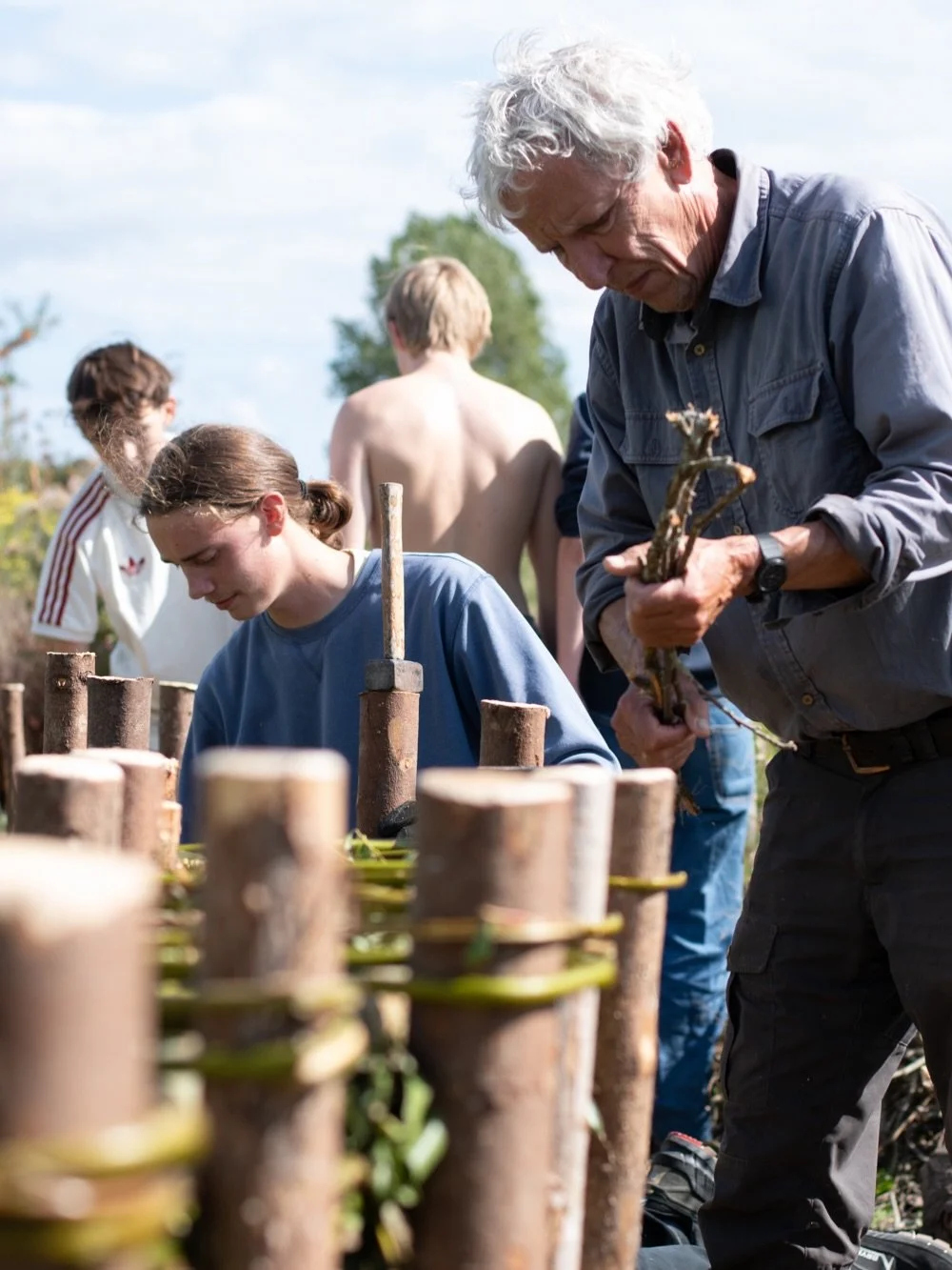 It&rsquo;s always nice to work together - especially when there&rsquo;s such an expert nearby 🤓

In our Late Summer Garden class, we&rsquo;re building a brushwood fence under the excellent (and patient!) guidance of J&oslash;rgen Skouboe.

A lot of 