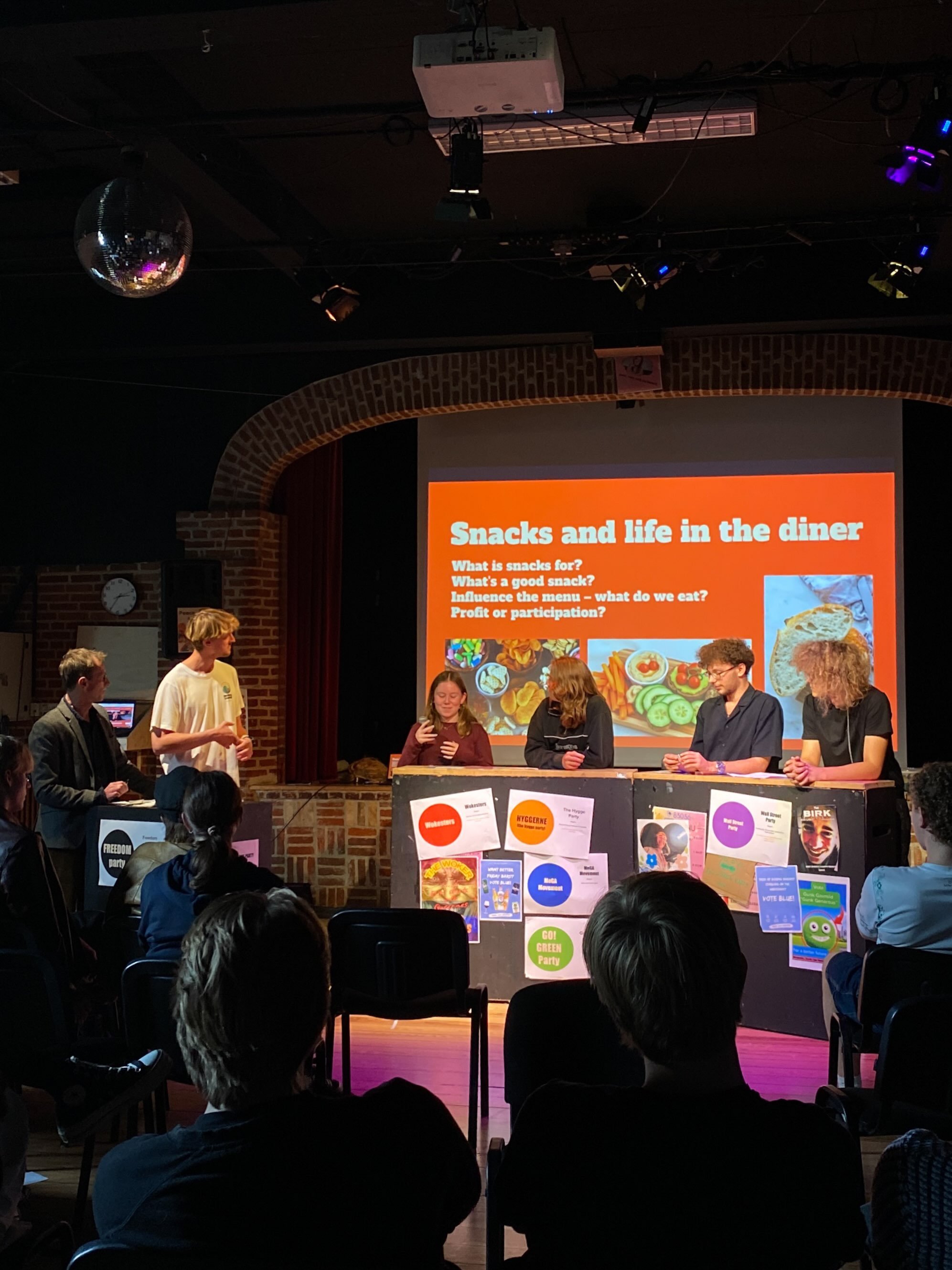 DemoCRAZY days at EUH: democracy, elections and a little bit of chaos ✅

We debated.
We campaigned.
We voted. 

And we made our voices heard!

Our political priorities? Parties that actually matter to EUH&hellip; and of course cacao in the kitchen 24