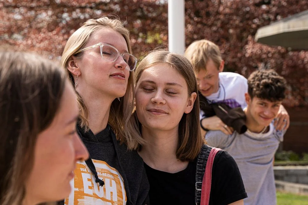 Første uge-guide til forældre: sådan støtter du uden at overstyre