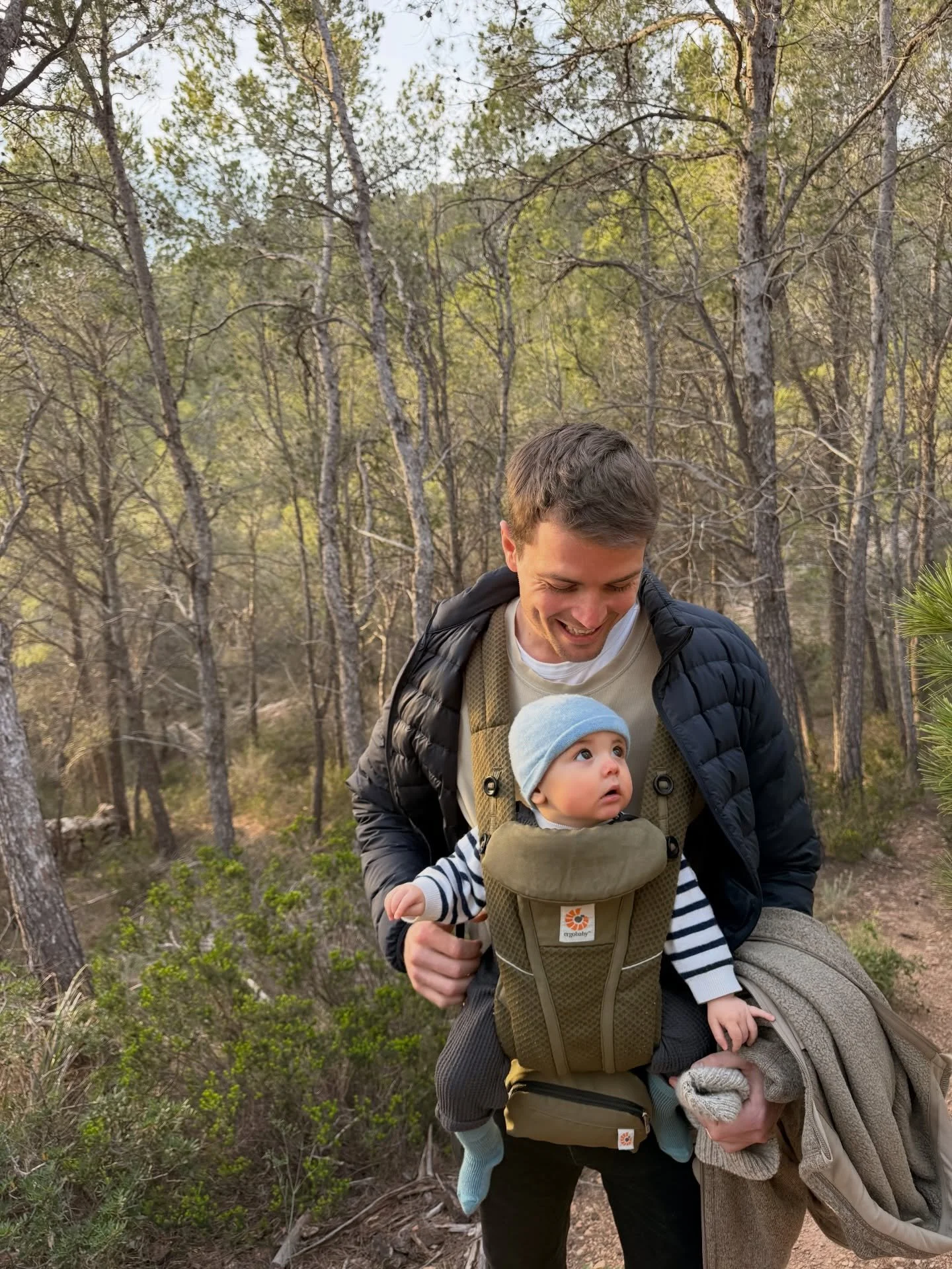 February highlights 🩵 6 months of baby Leo already, whaaat? And the first rays of sunshine this year, back in Mallorca with the best company 🌞 Gracias amigos