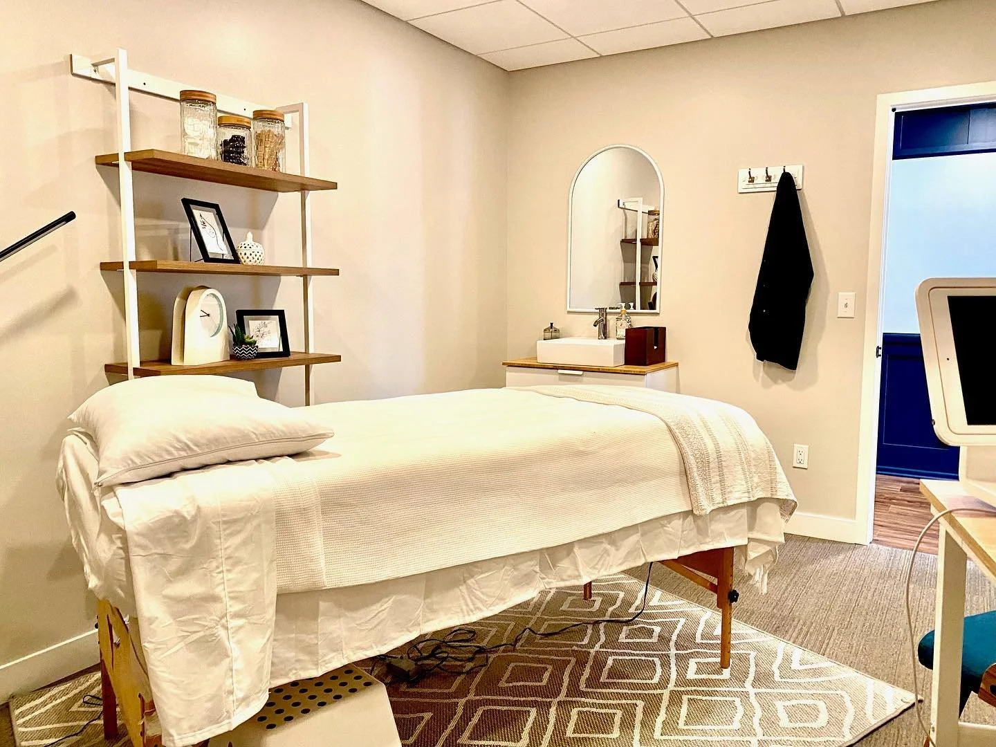 Come relax at RENU🛀🌿

Visit the website located in our bio for all services!

#medspa #facial #botoxfacial