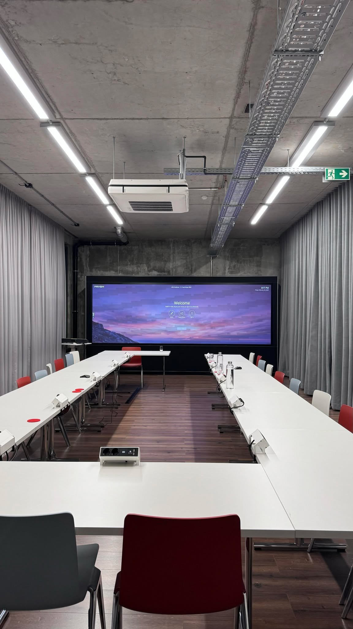 Meeting and collaboration space at the Prysm Systems Frankfurt Experience Briefing Centre featuring a Prysm digital display and integrated audiovisual technology.