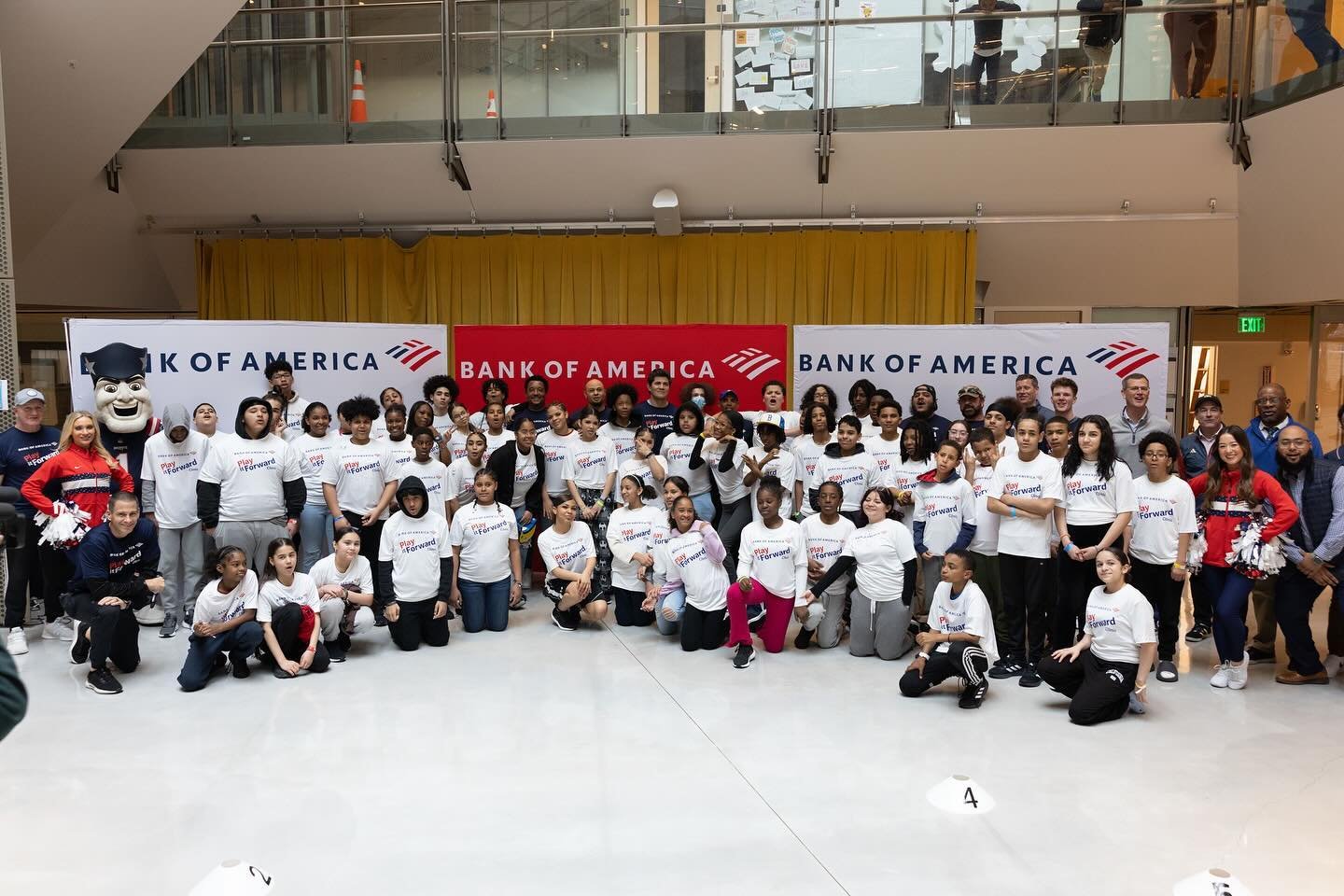 #ad I am so grateful to have been involved with this year&rsquo;s @bankofamerica Play It Forward Clinic at @dearborn.stem.academy in collaboration with @teambaa, @patriots and other fellow Boston sports organizations. Nothing makes me happier than to