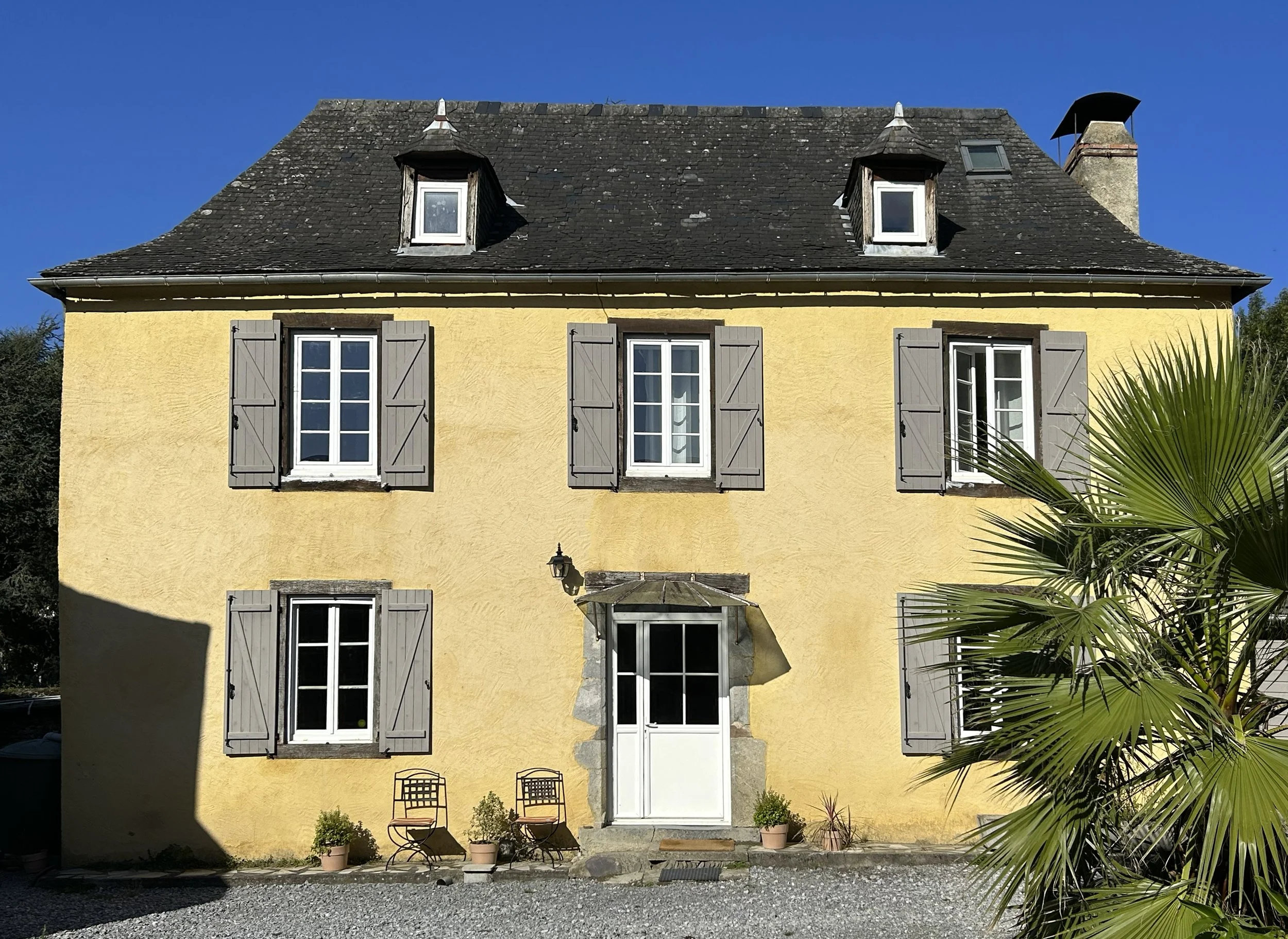 Chez Claire - La Maison Jaune.jpg