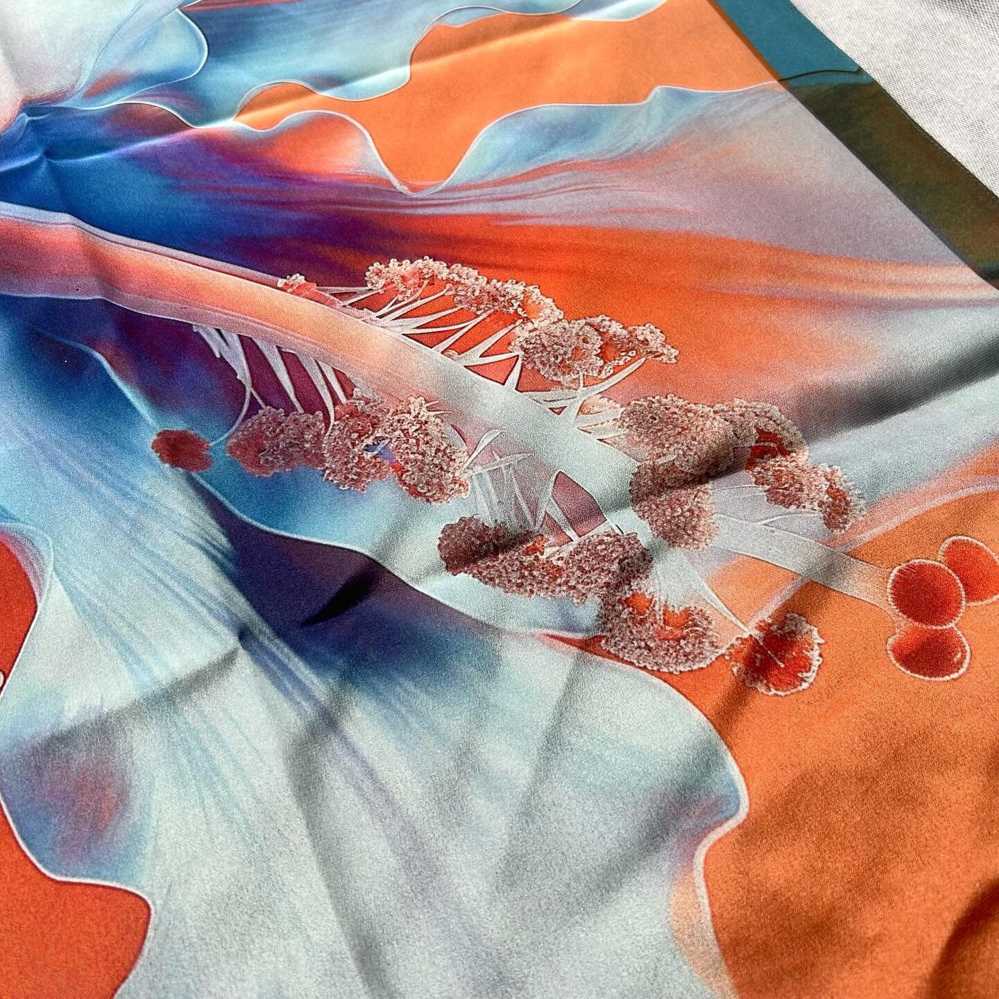 AI meets attire. 

Printed silk scarf with three different prints.
100% silk. 63 cm x 63 cm

DM to reserve.

#silkscarf #fashion #awed #midjourney #midjourneyfashion