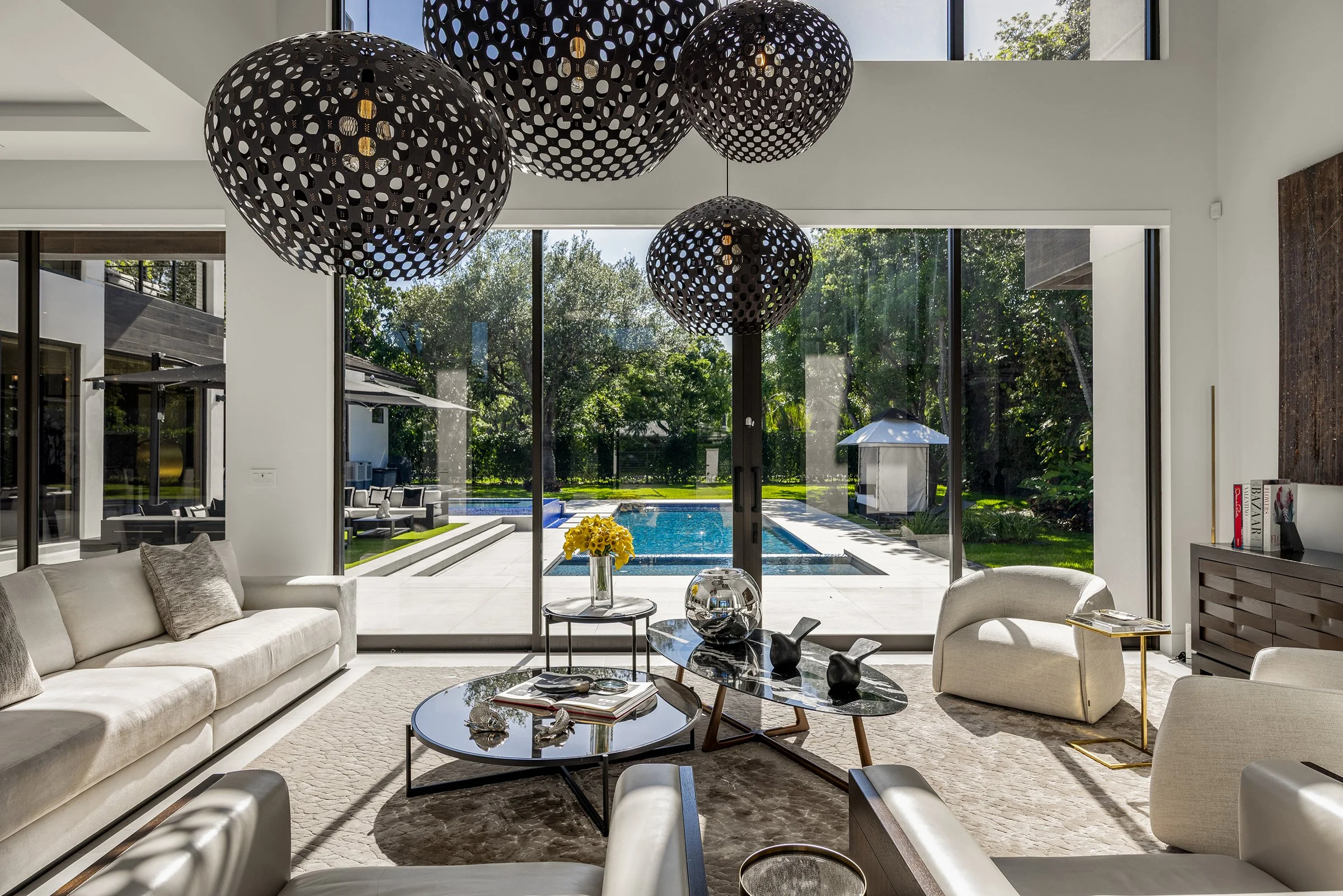 MarcoBellPhoto_SouthMiami_living-pendants.jpg