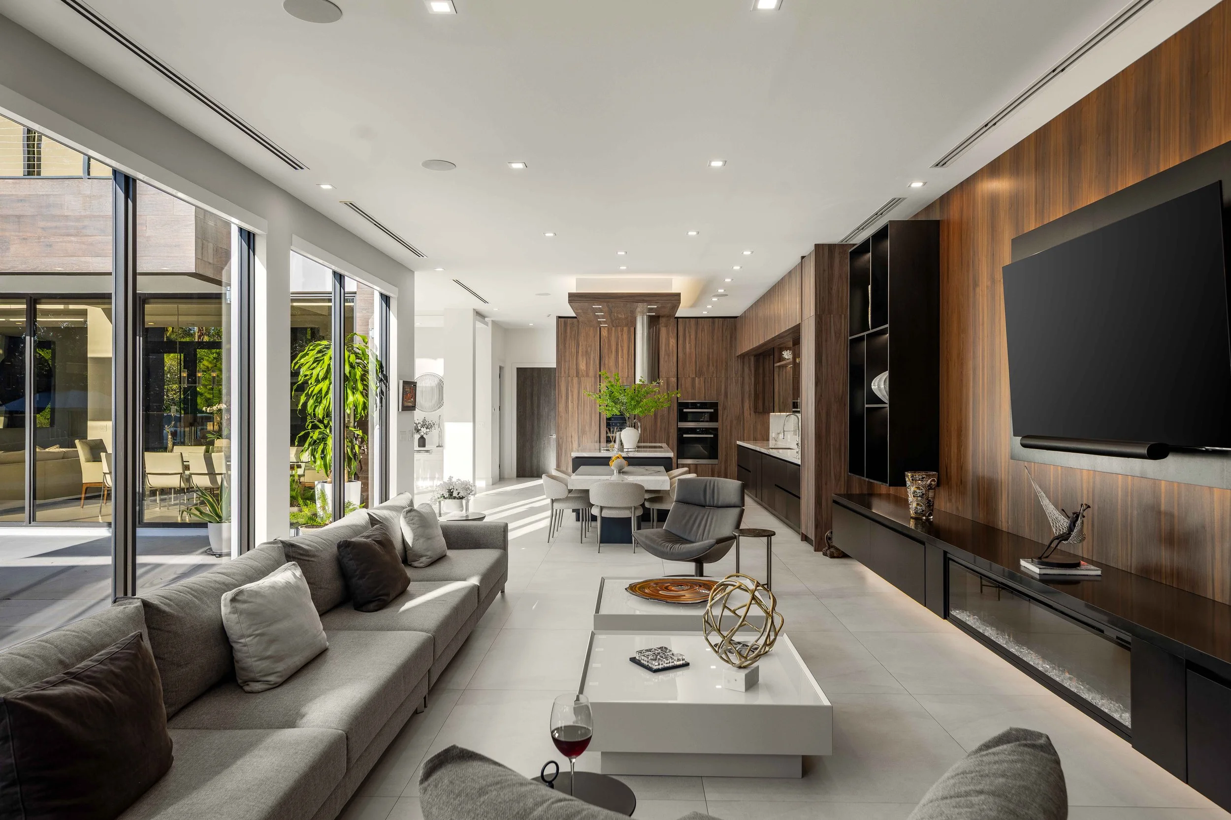 Powerful, editorial-style architectural and real estate photography studio in South Florida