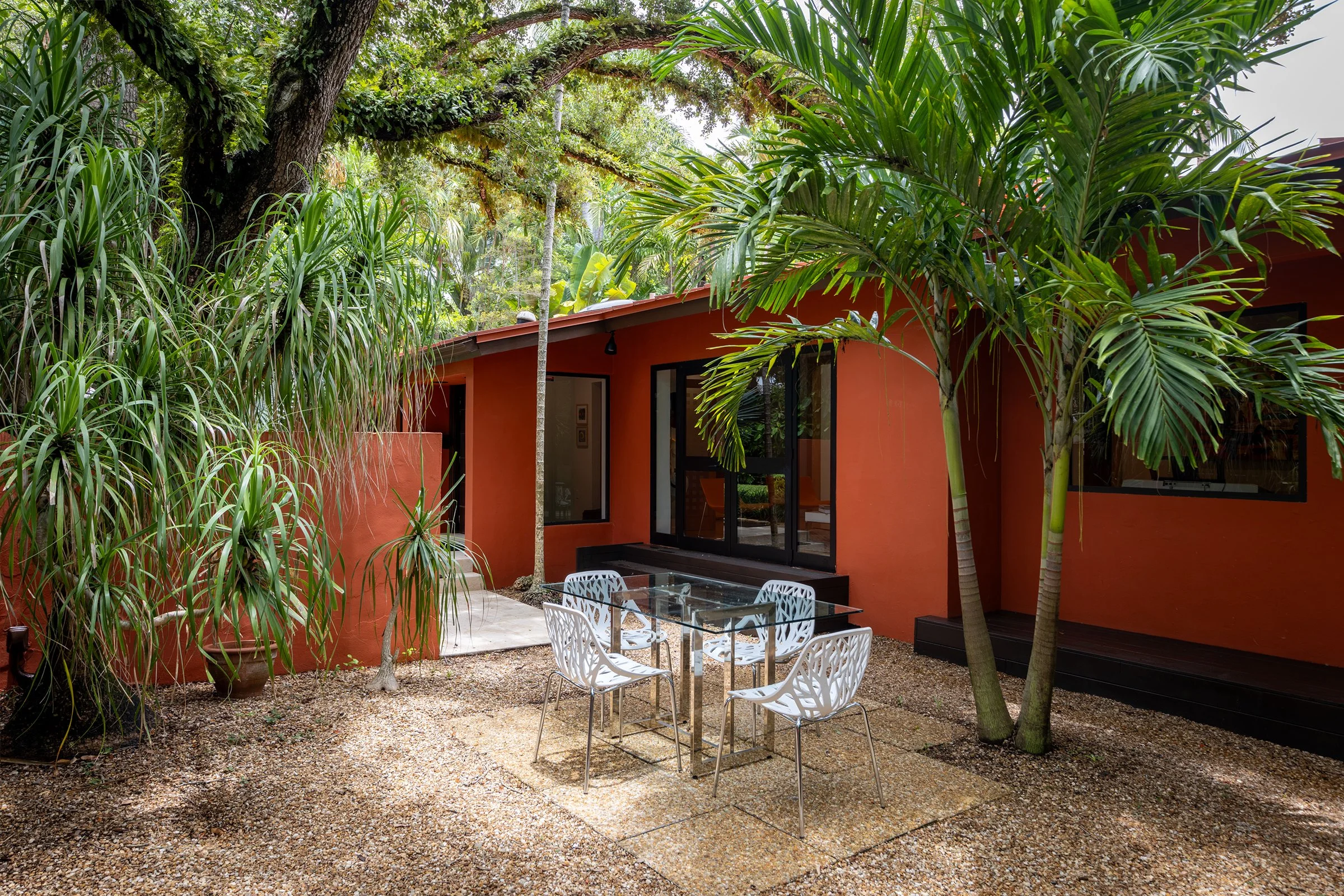 MarcoBellPhoto_CoconutGrove_patio-modern.jpg