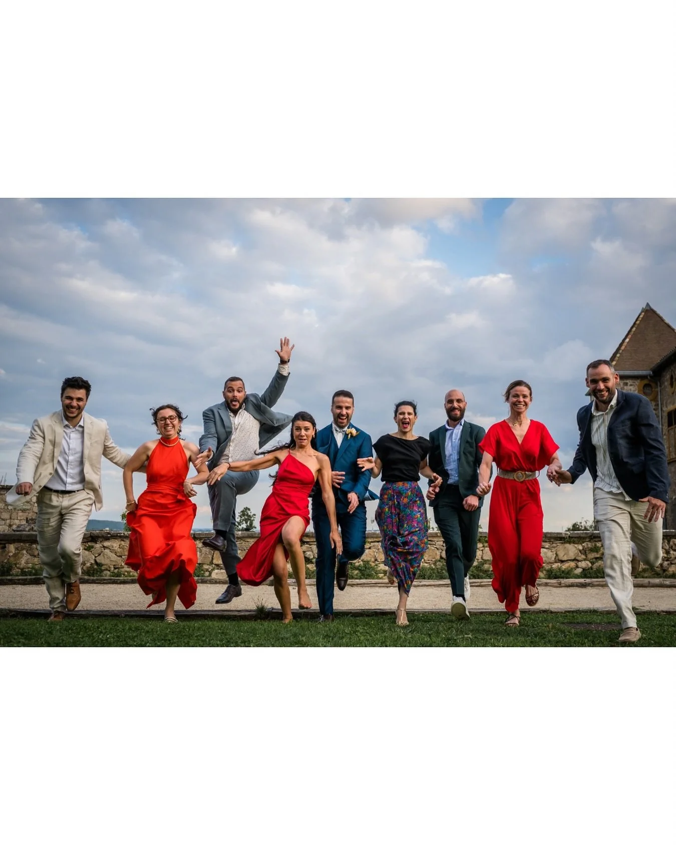 😂 Quand les invit&eacute;s des mari&eacute;s sont aussi fous que toi !

❤️ Constance &amp; Gregory
🏰 Ch&acirc;teau La Gall&eacute;e

#photographelyon&nbsp;#photographemariage&nbsp;&nbsp;#photographemariagelyon&nbsp;#photoreportage&nbsp;#seancephoto