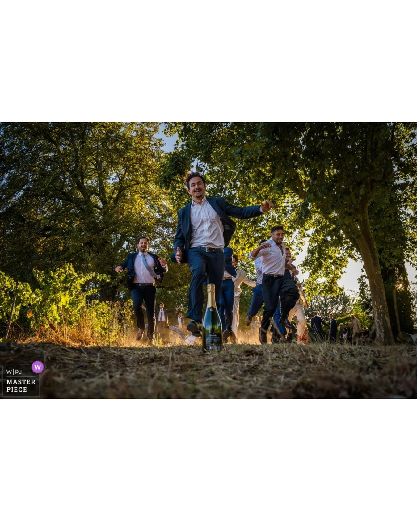 🤔 Je ne suis pas fan des traditions en g&eacute;n&eacute;ral.

En fait, je n&rsquo;aime pas qu&rsquo;on fasse parce que &laquo;&nbsp;c&rsquo;est la tradition&nbsp;&raquo;.

Je dis la m&ecirc;me chose &agrave; tous les couples : VOTRE mariage, VOS en