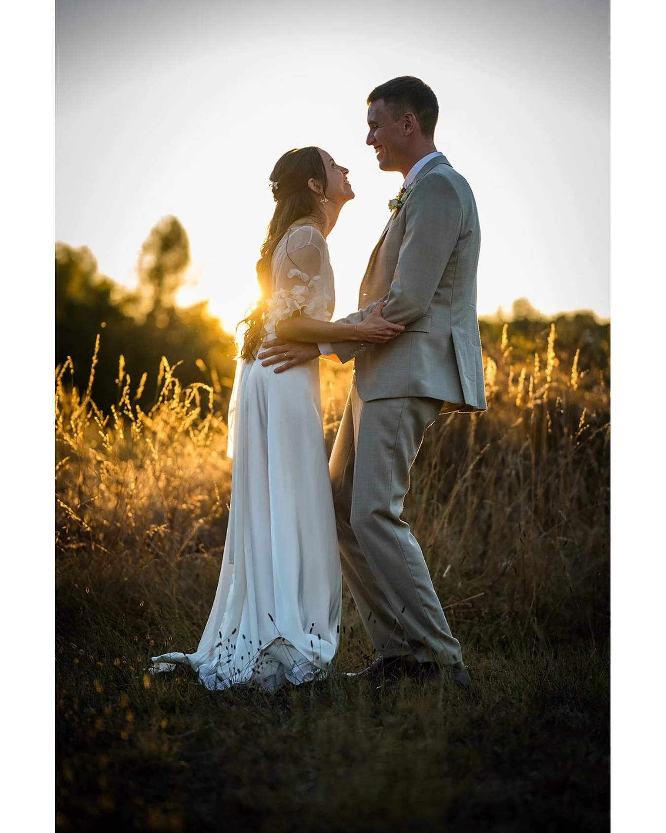 💡 Le &laquo;&nbsp;vrai&nbsp;&raquo; truc d&rsquo;une s&eacute;ance couple.

Ce n&rsquo;est ni la lumi&egrave;re, ni le posing (je ne sais pas faire de toute fa&ccedil;on😅), ni quoi que ce soit de compliqu&eacute;.

Enfin, oui et non.

C&rsquo;est &