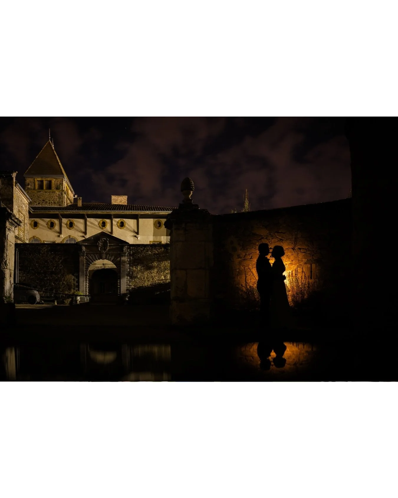 Une autre vision du Ch&acirc;teau&hellip;🔥

❤️ Constance &amp; Gr&eacute;gory

#photographelyon&nbsp;#photographemariage&nbsp;&nbsp;#photographemariagelyon&nbsp;#photoreportage&nbsp;#seancephoto&nbsp;Proposal sessionphoto&nbsp;lyon&nbsp;
mariage&nbs