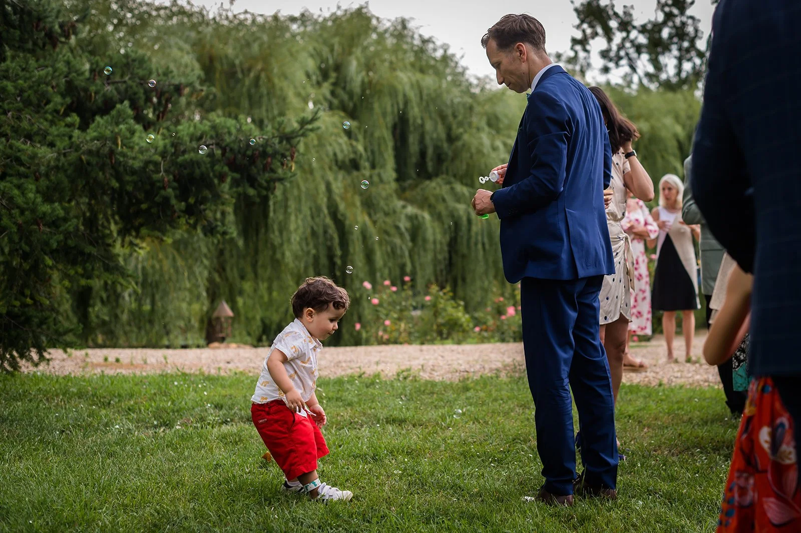 mariage-cocktail-chateau-du-sou-enfant-jeu-bulles.jpg