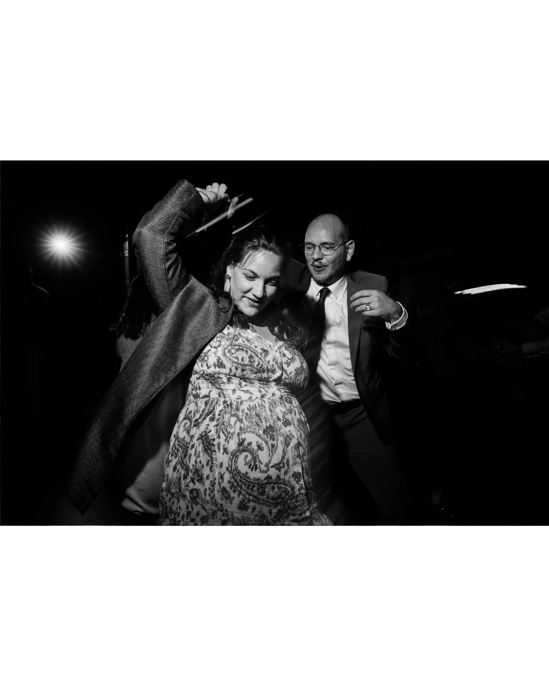 Qui a dit que la grossesse mettait la f&ecirc;te sur pause ? 🤔

Une piste de danse, un cavalier motiv&eacute;, et un joli bidou,  qui prouve une bonne fois pour toutes qu'&ecirc;tre enceinte n'a jamais emp&ecirc;ch&eacute; personne de kiffer une soi