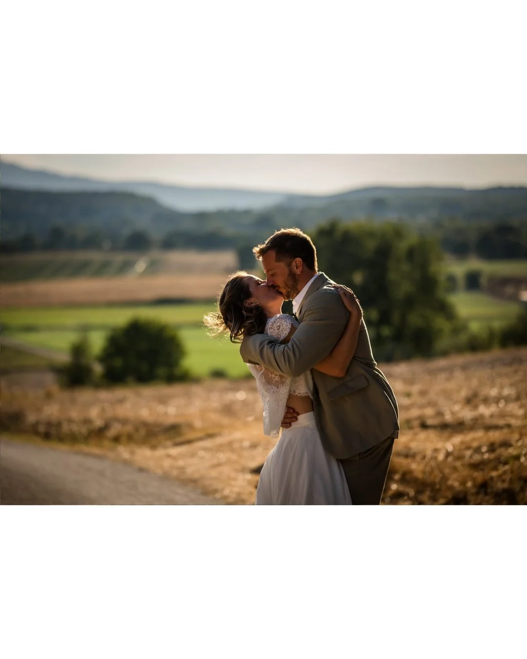 &laquo; Le bonheur, c'est de continuer &agrave; d&eacute;sirer ce qu'on poss&egrave;de. &raquo; &mdash; Saint Augustin n'a peut-&ecirc;tre jamais vu une photo de mariage, mais il n'avait pas tort. 🤗

Joyeuses noces de coton Apolline et Charles ❤️

#
