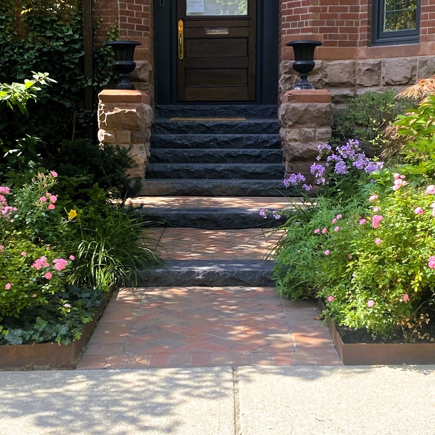 Johnson Playfair Masonry - Landscape & Hardscape Project.
Photo by D.Atvars