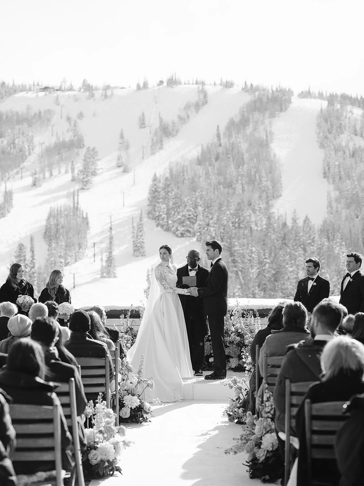 A snow-dusted ceremony with a view we&rsquo;ll never forget.

#steineriksenlodge #steineriksenweddings #steineriksenwedingplanner #parkcityweddings