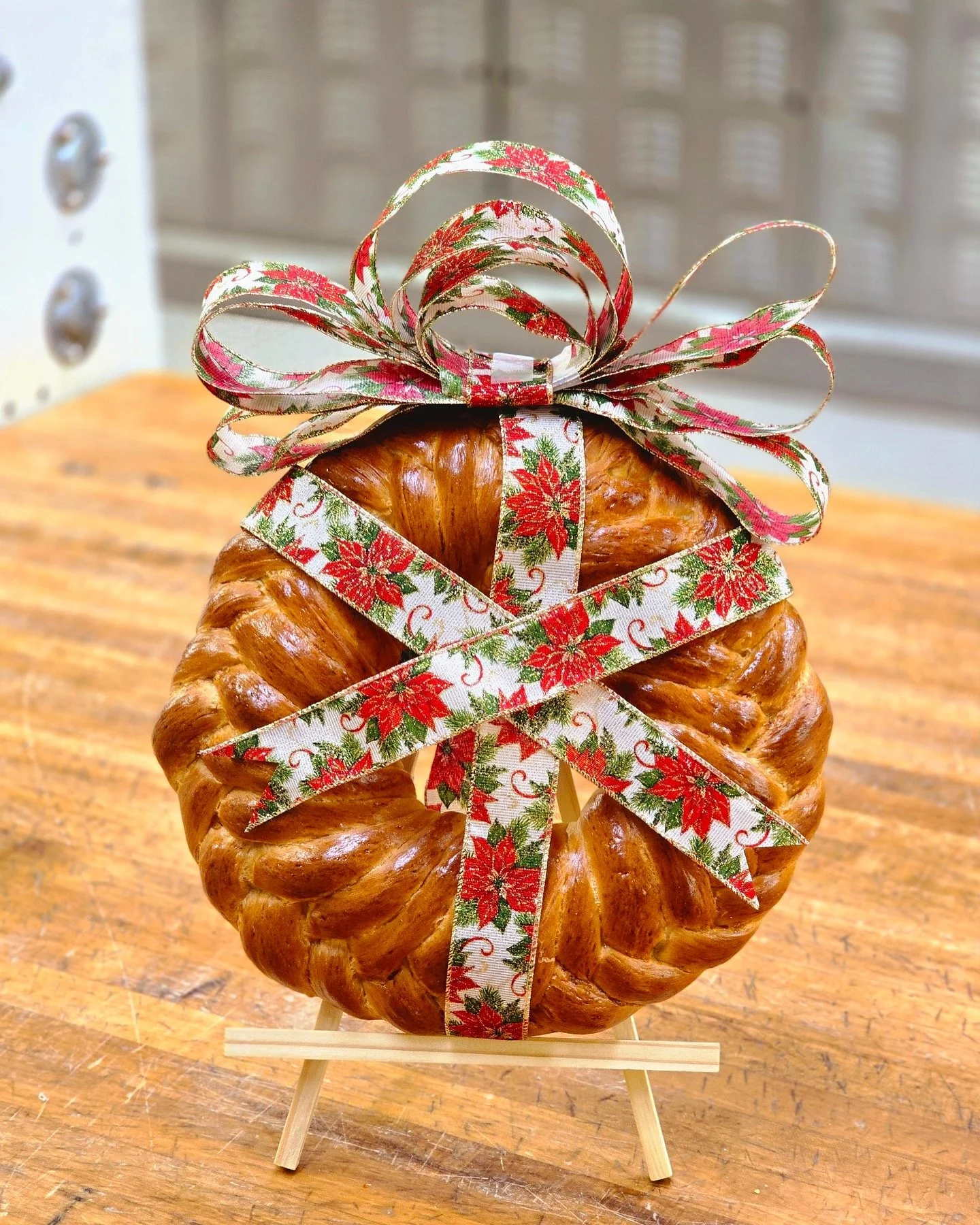 🎄✨ The bread that steals the show (and hearts) this holiday season&hellip;

Our hand-braided Holiday Bread Wreath is here! 

Perfect as a show-stopping centerpiece for your dinner table or a thoughtful, delicious gift for your host.

Here&rsquo;s th