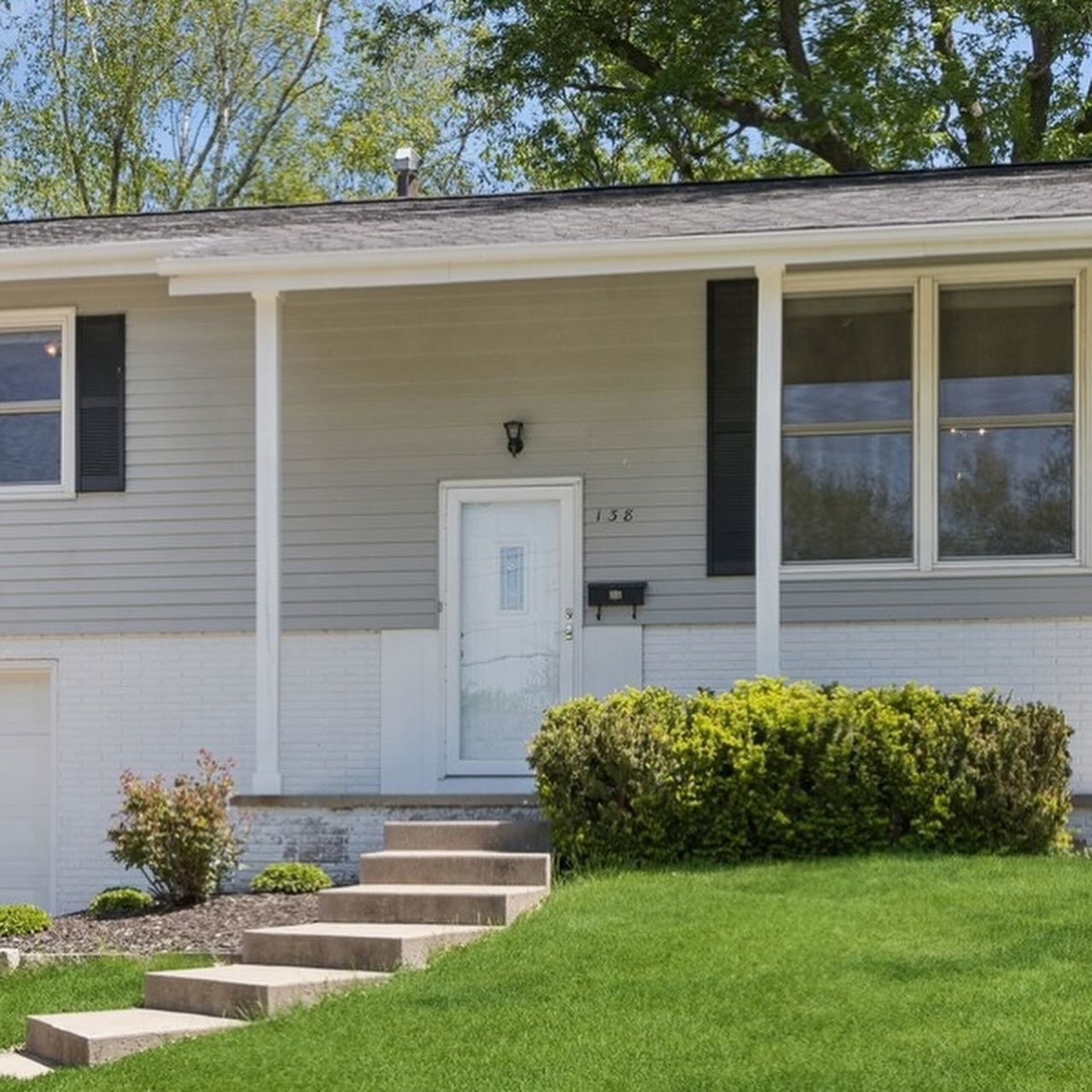 Early summer is upon us, and what better way to enjoy the beautiful Iowa City weather than from the comfort of a screened porch? Introducing 138 Dartmouth Street, featuring a spacious kitchen with seamless access to a stunning screened porch&mdash;pe
