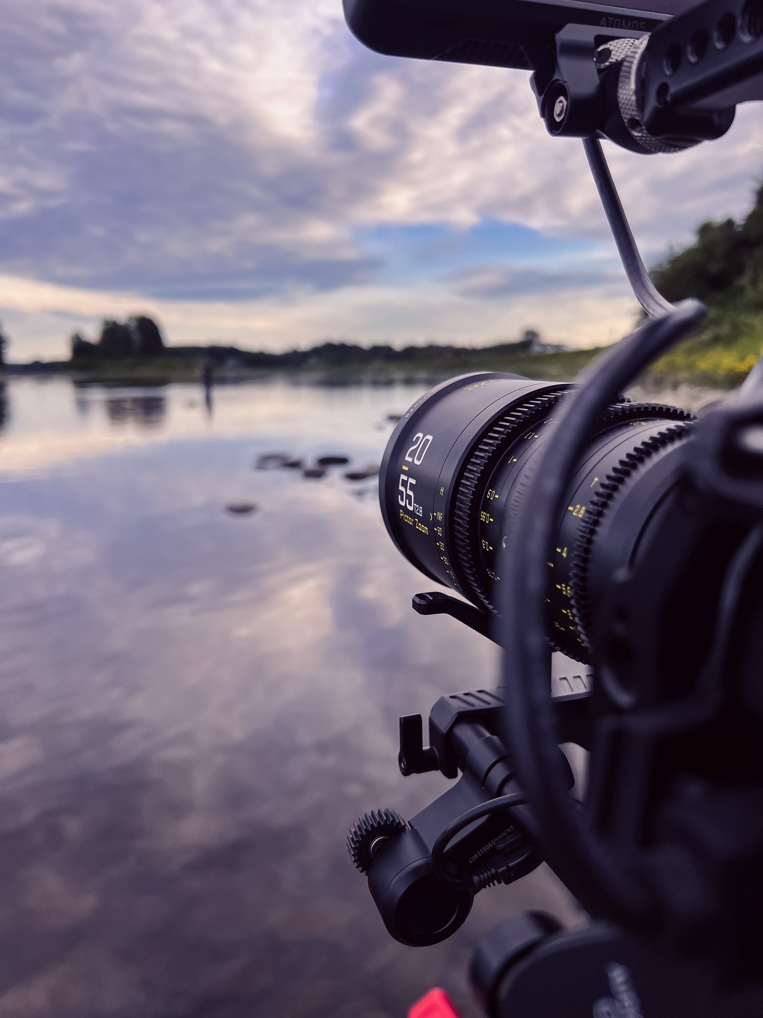 Caméra devant une rivière