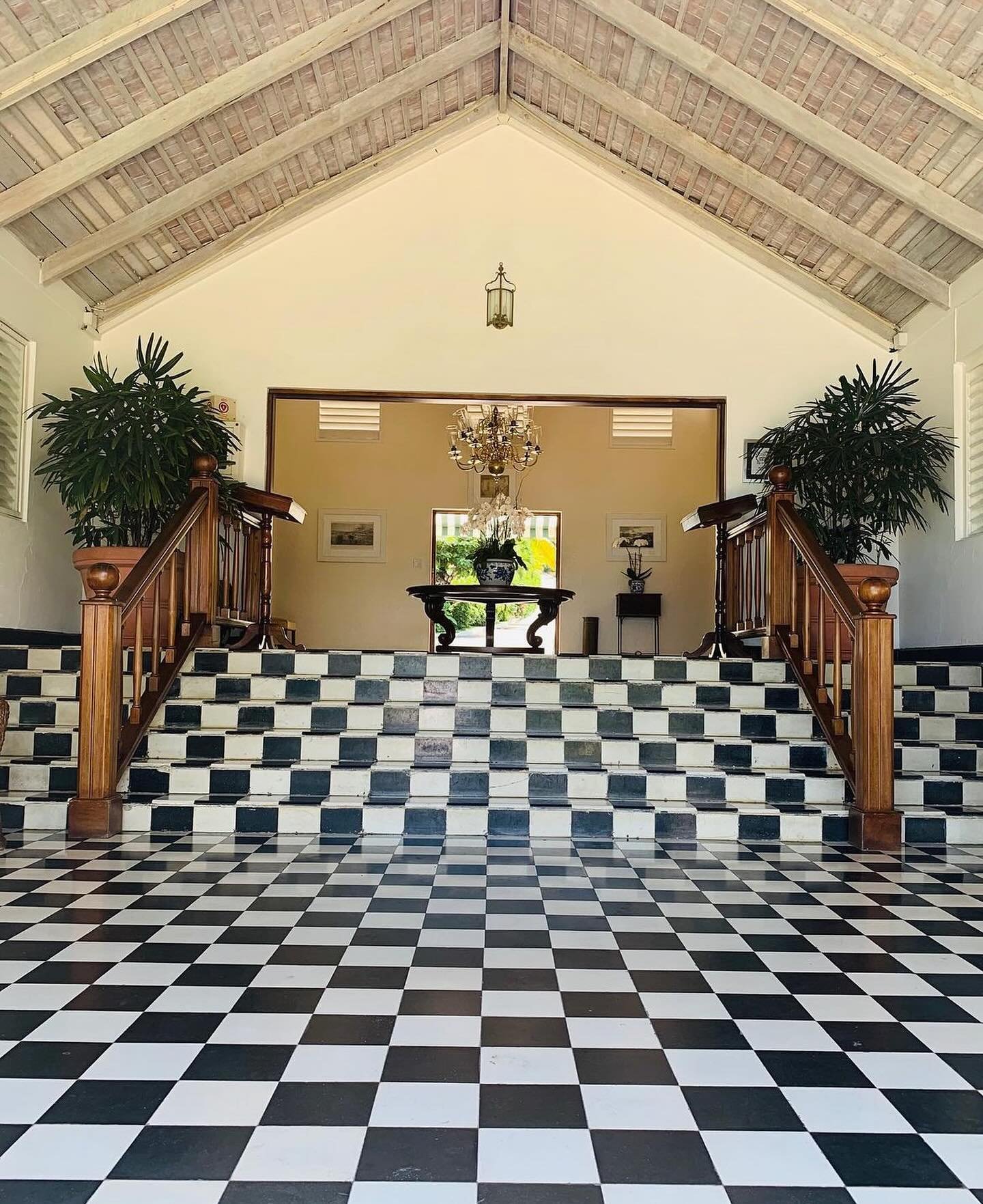 We&rsquo;re always in for a hotel with the liberal use of cabana stripes. @roundhillresort is a lush, tropical oasis in Jamaica, with villas, rooms and suites; and a distinct understated elegance. 

The resort curates daily activities, should you cho