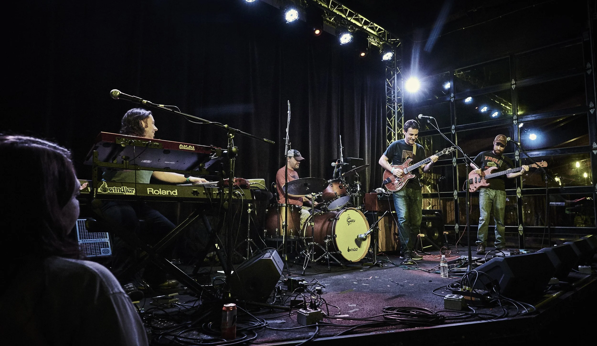 WOODINVILLE FRIDAY LIVE MUSIC FEATURING Swindler