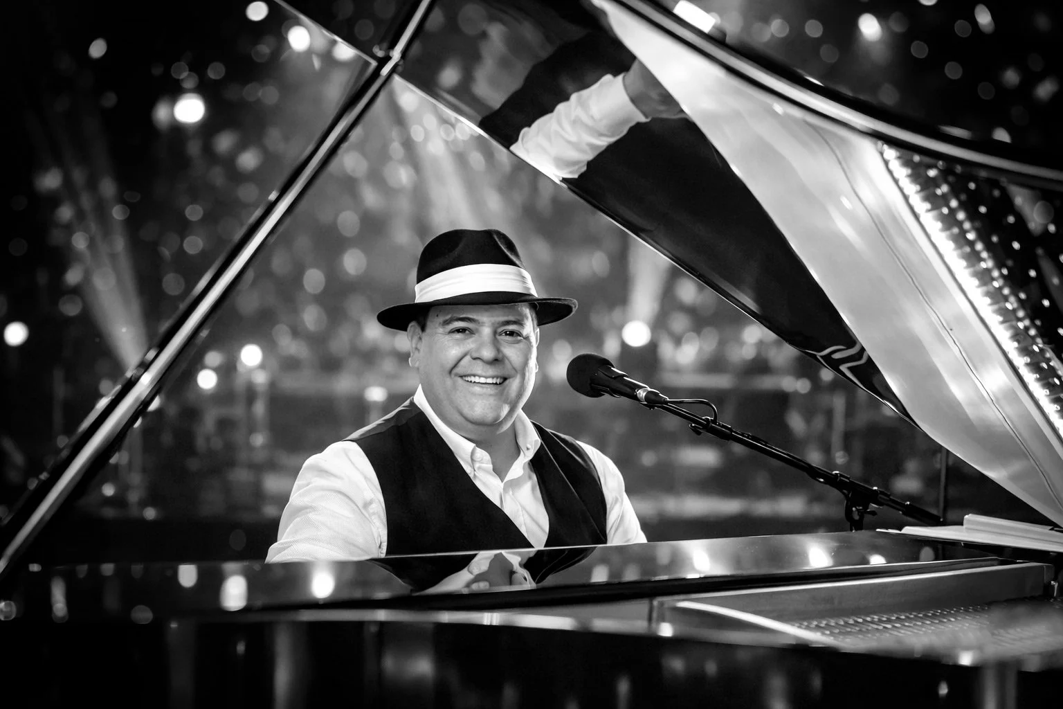 TEXAS SATURDAY LIVE MUSIC fEATURING Bernie Martini