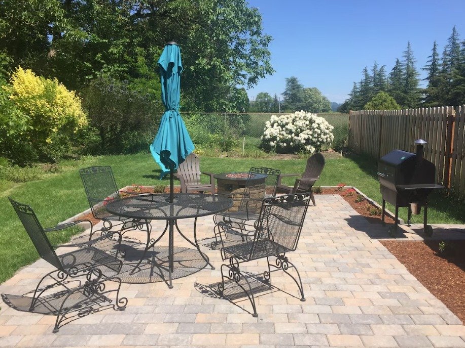 Picture yourself BBQing dinner with friends or family, sipping on local wine, and then spending the evening around the bonfire. This quiet and peaceful vacation rental is called Park Street Guest Cottage. It's just 0.5 miles from town, making for a n