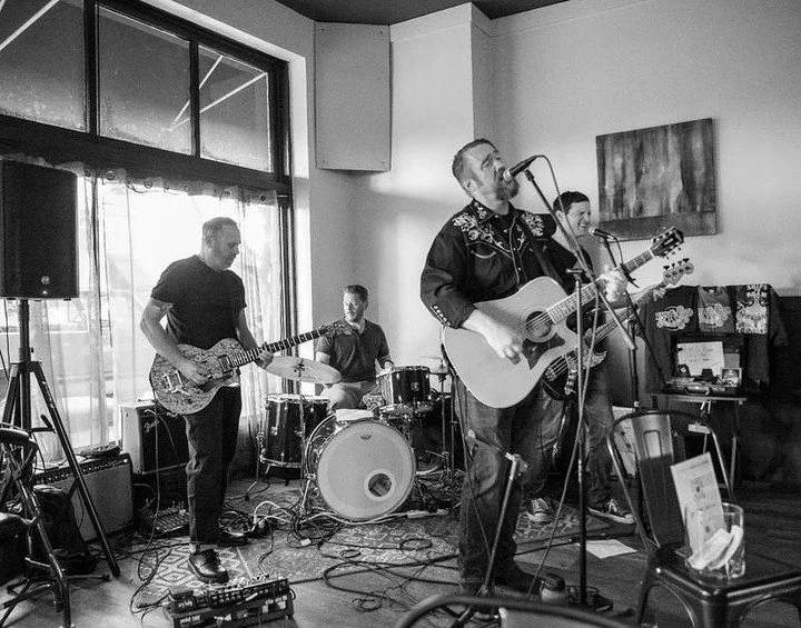 Looking for your next night out in Carlton? Mark your calendar for upcoming live music around town ⤵️

🎶 @blindpig_x_renegade: most Fridays from 6-8:30 pm (upcoming dates: 10/3, 10/10, 10/17, 10/24)

🎶 @thehorseradish: most Saturdays from 6-8 pm (u