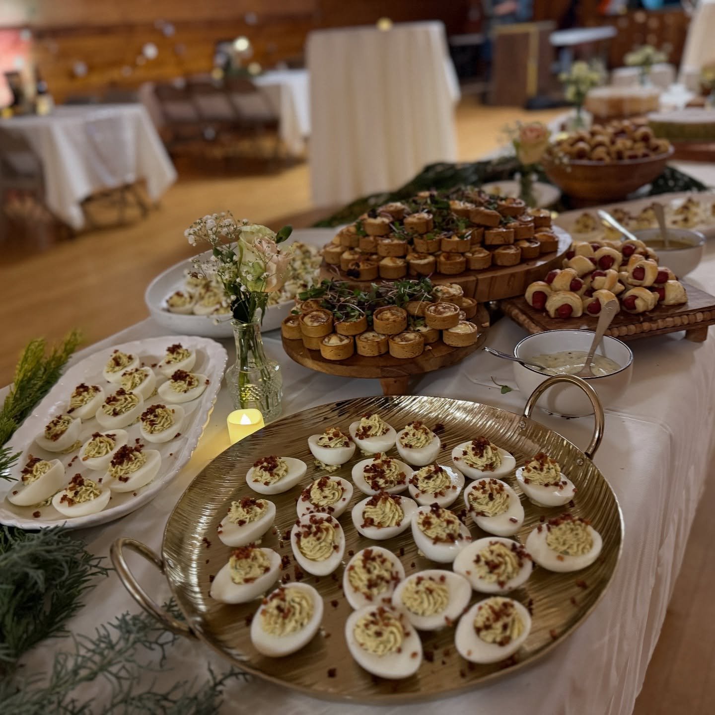 It&rsquo;s not too late to grab tickets to this weekend&rsquo;s Winter Gala! Dance to live music from @audioflexband #, enjoy bites and dessert from @blindpig_x_renegade and @parkandmaincarlton, drinks from local businesses, and we&rsquo;ll have our 