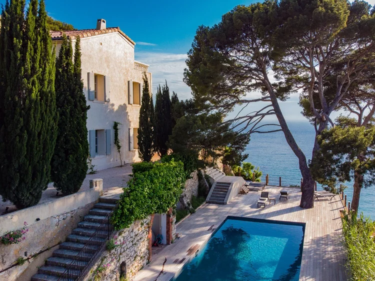 Private pool with ocean view at a villa in Cassis, France