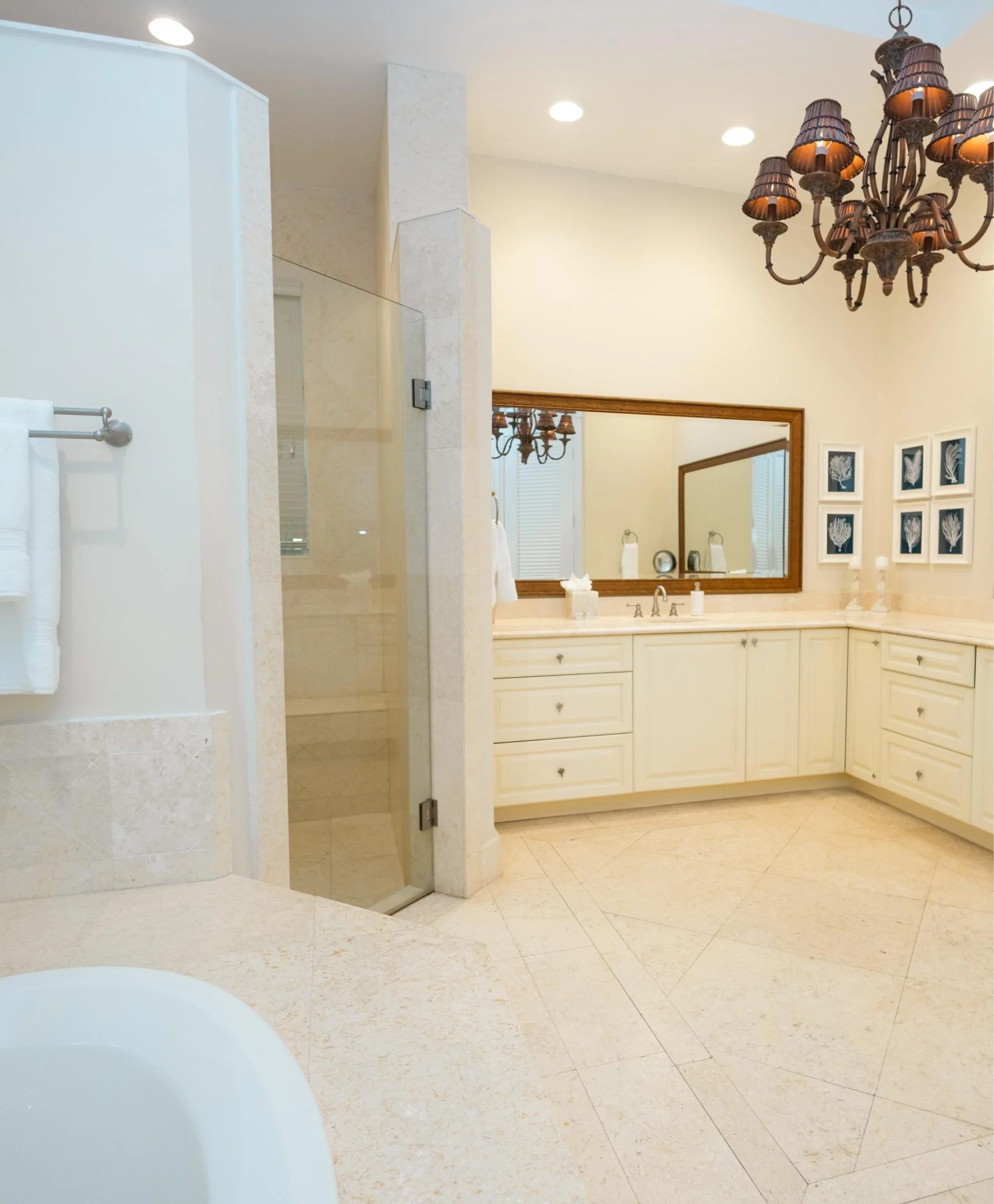 Villa Lignum-Bedroom 6-Bathroom (3).jpg
