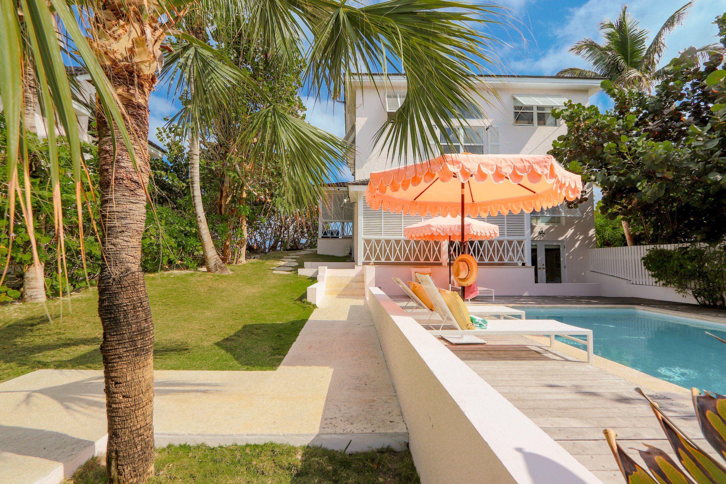 Villa Aerwyna-pool and walkway.JPG