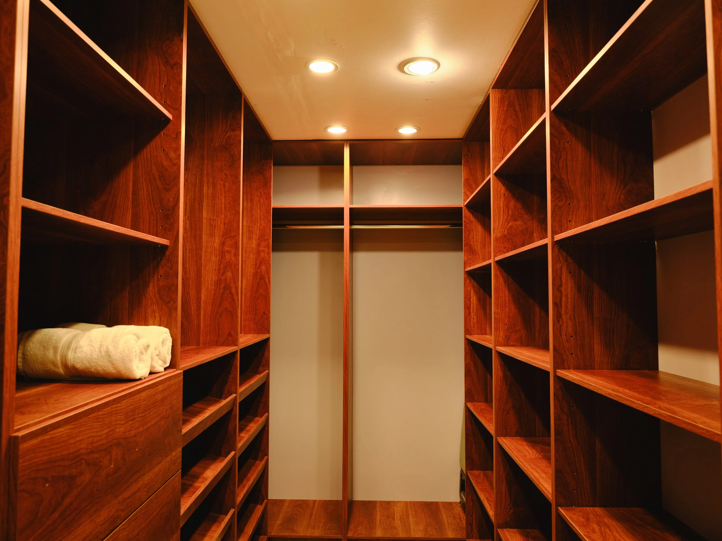 Walk In Closet 1.jpg