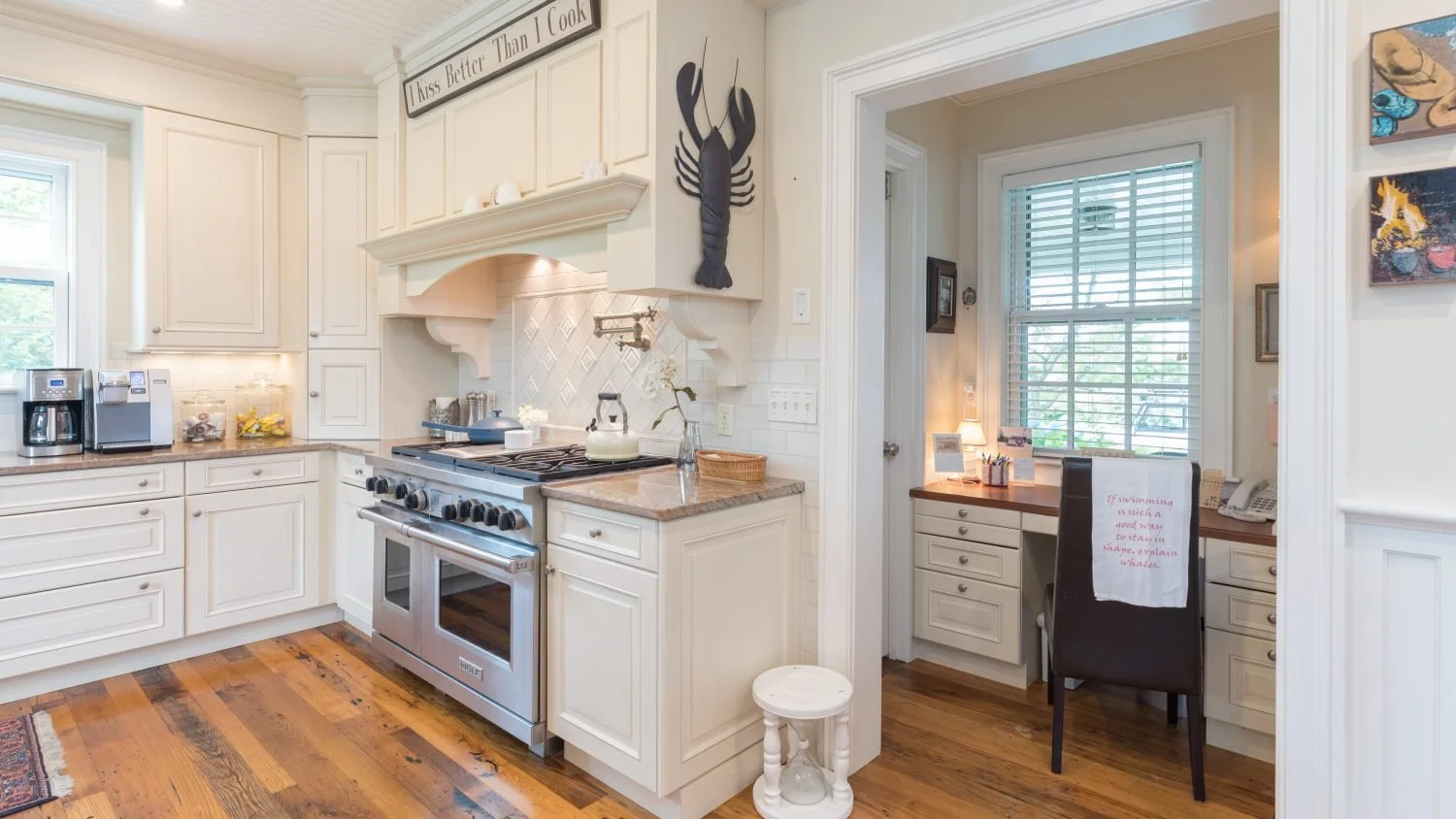 Villa Capaum-Kitchen:Desk.jpeg
