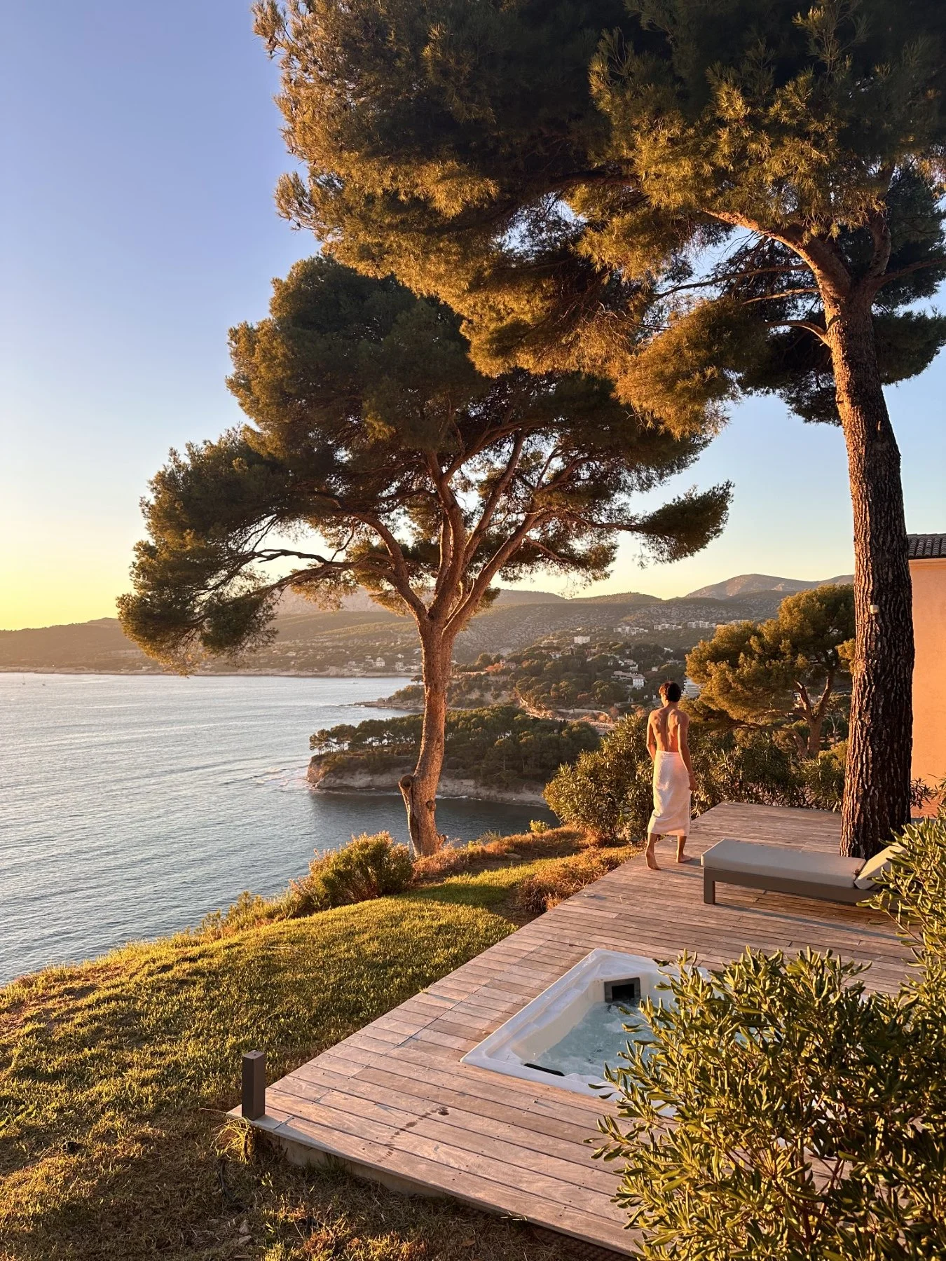 Villa-luxe-cassis-jacuzzi with Ocean View.jpeg