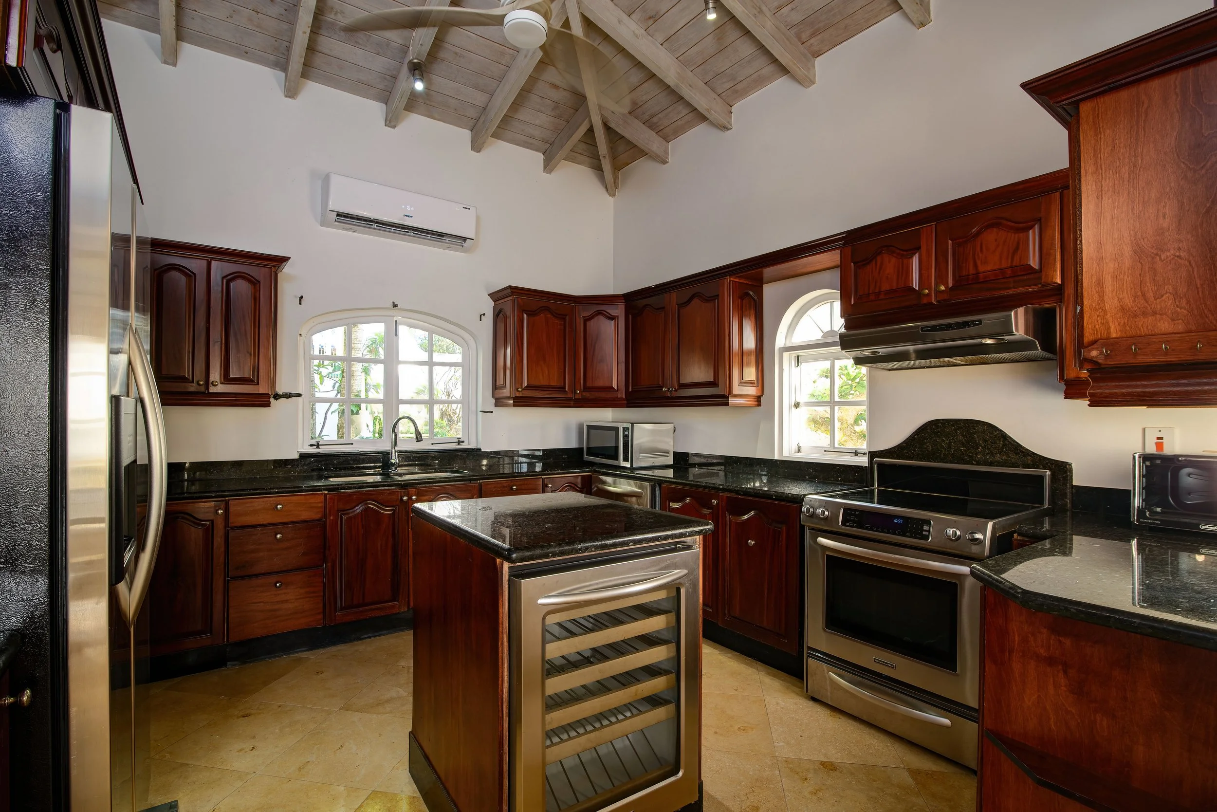 Villa Periwinkle-Kitchen 1.jpg