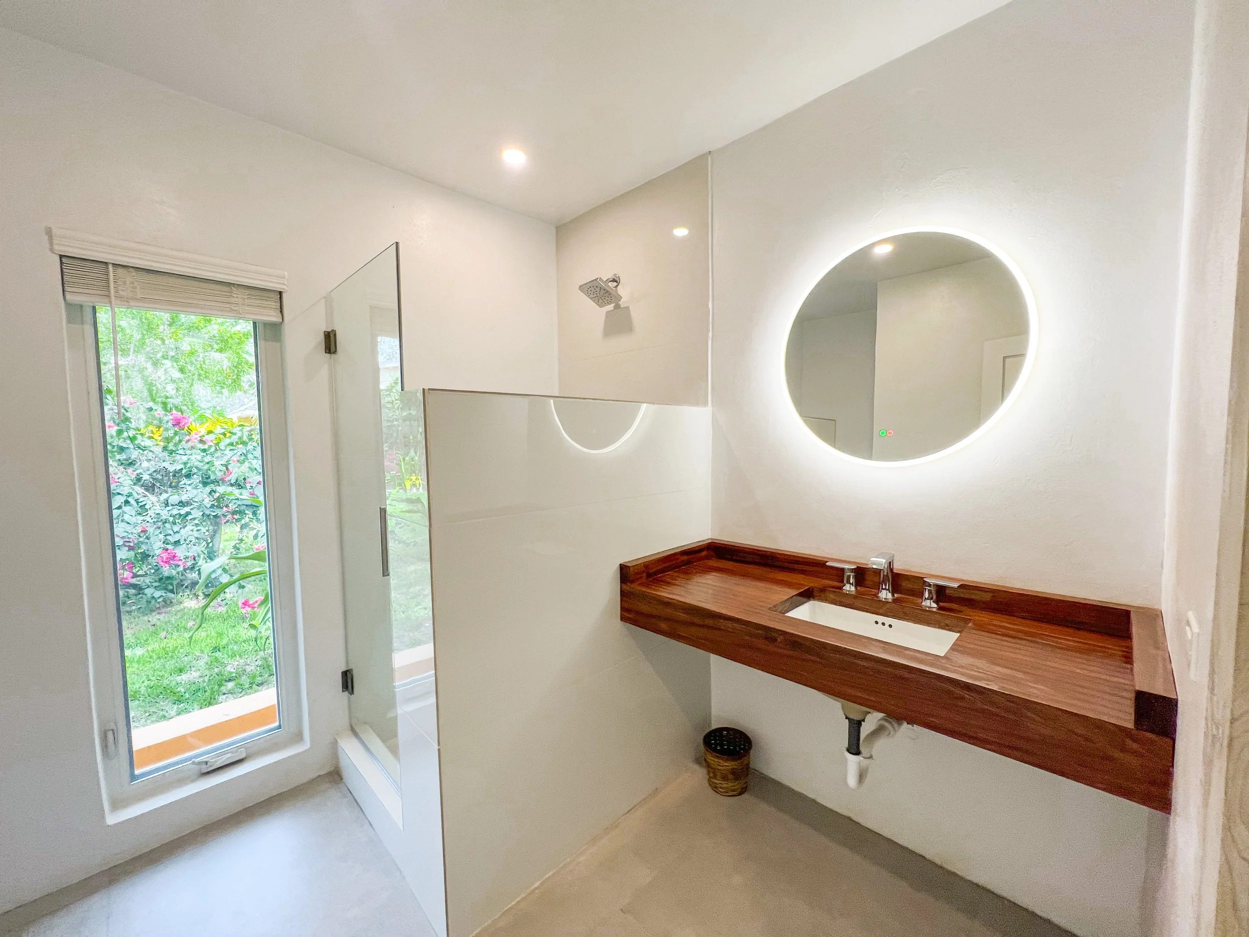 Full Shilling-Bathrom 3.JPG