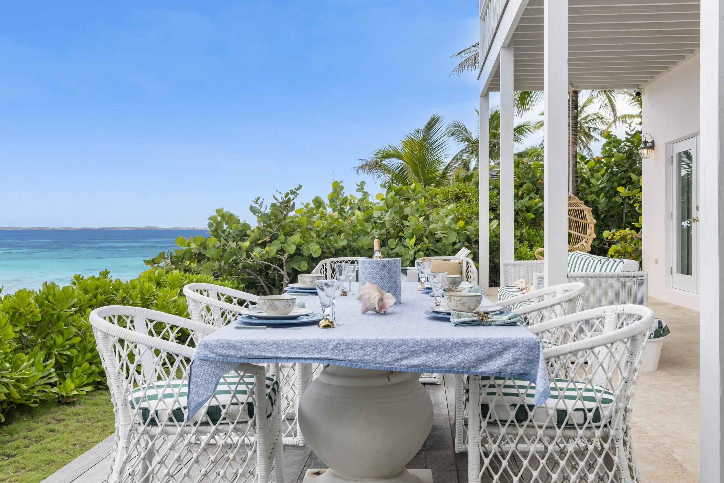 Villa Aerwyna-Guest House-outdoor dining.jpg
