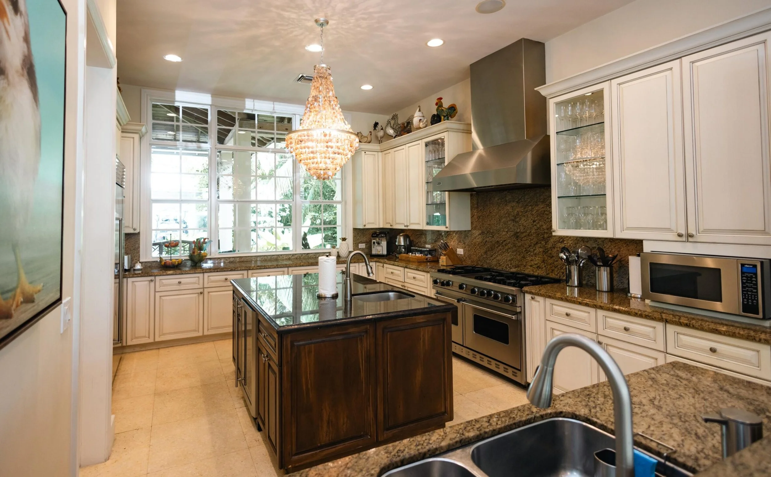 Villa Lignum-Kitchen 2.jpg