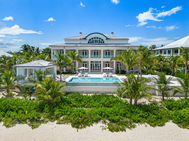 Luxury villa in Nassau, Bahamas