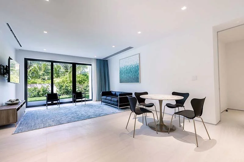 White Palm Apt 1.jpg