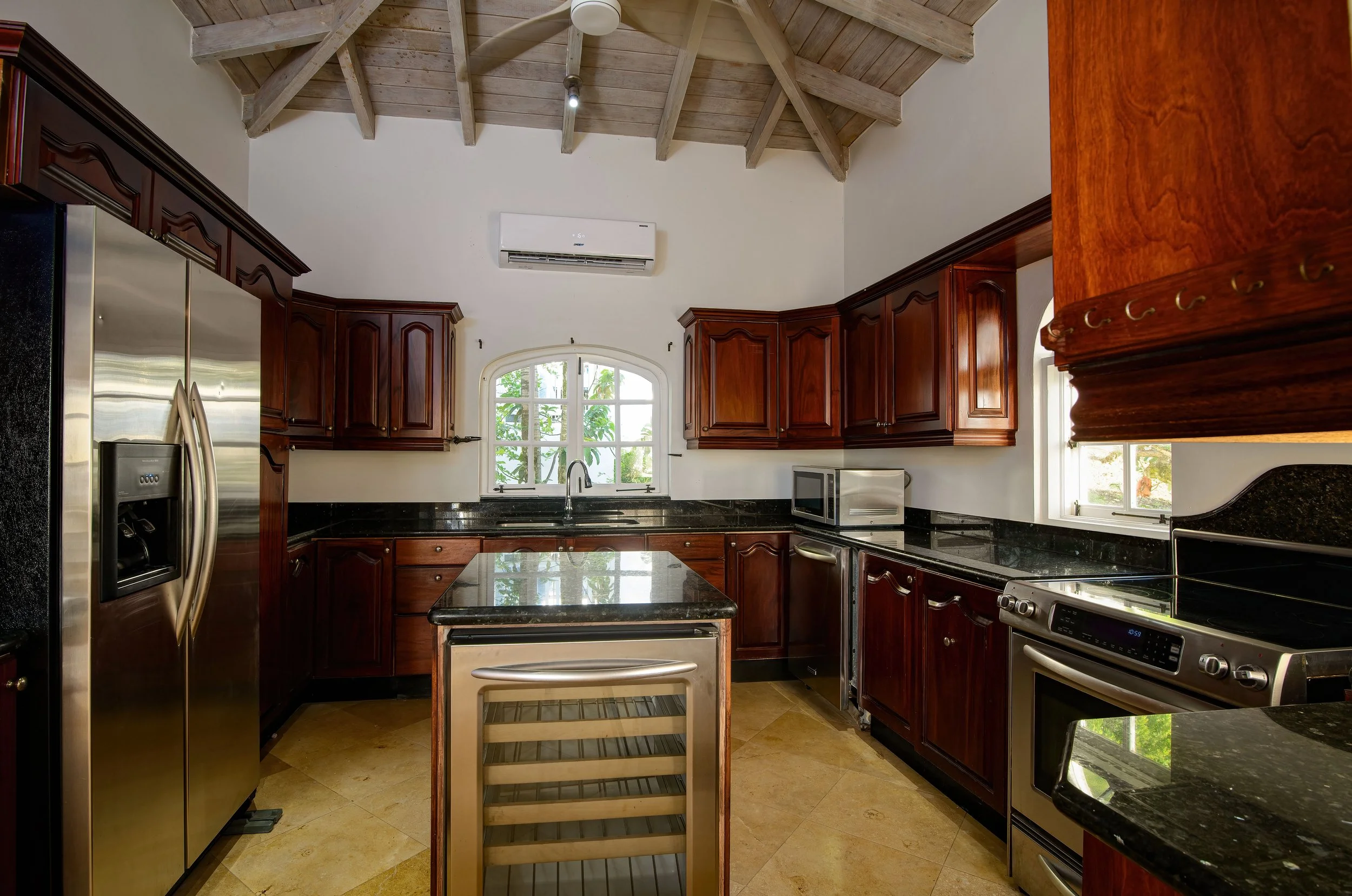 Villa Periwinkle-Kitchen 1.2.jpg