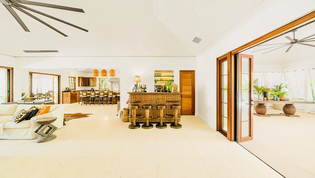 Pink sands villa-bar.jpg