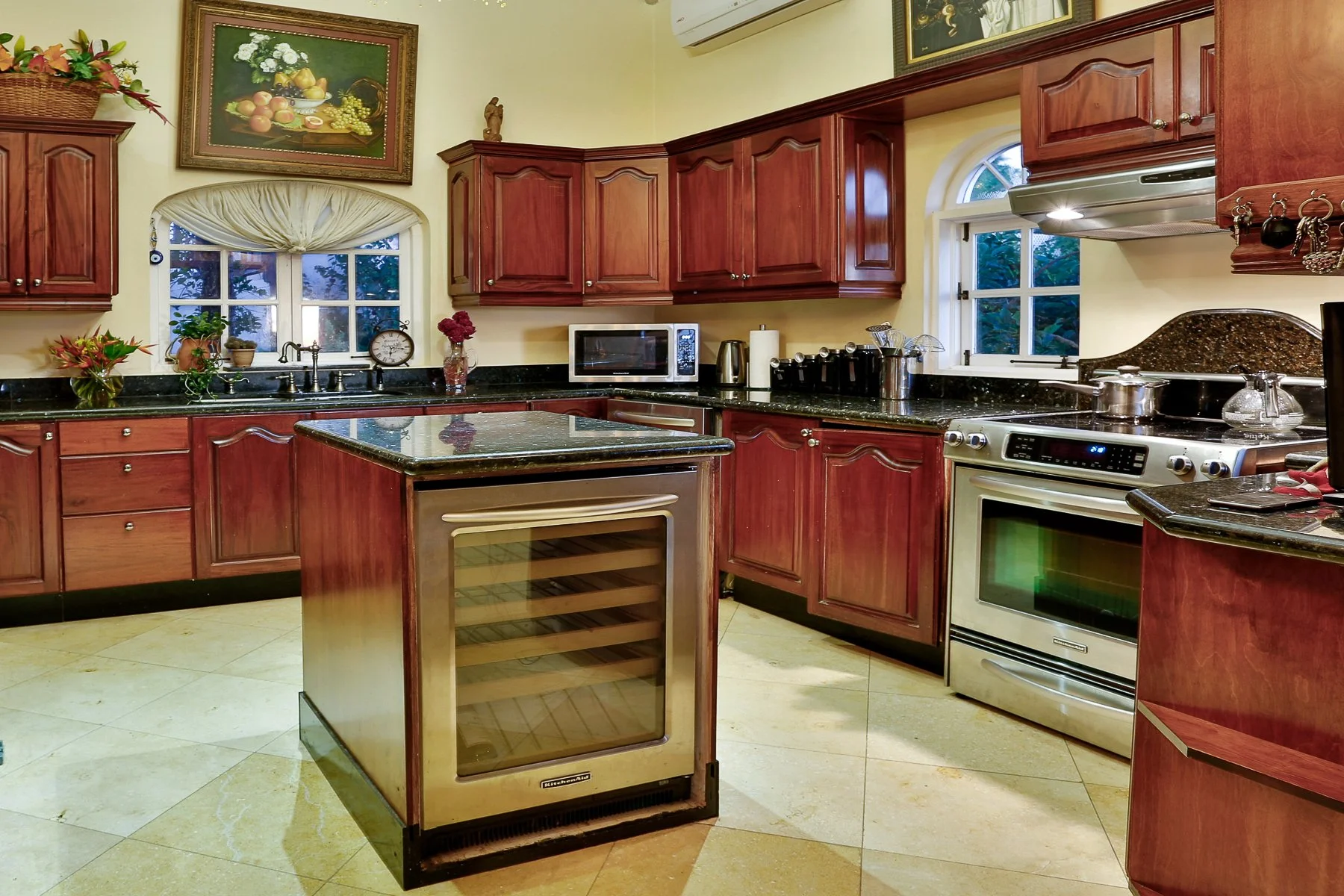 Villa Periwinkle-Kitchen.jpg