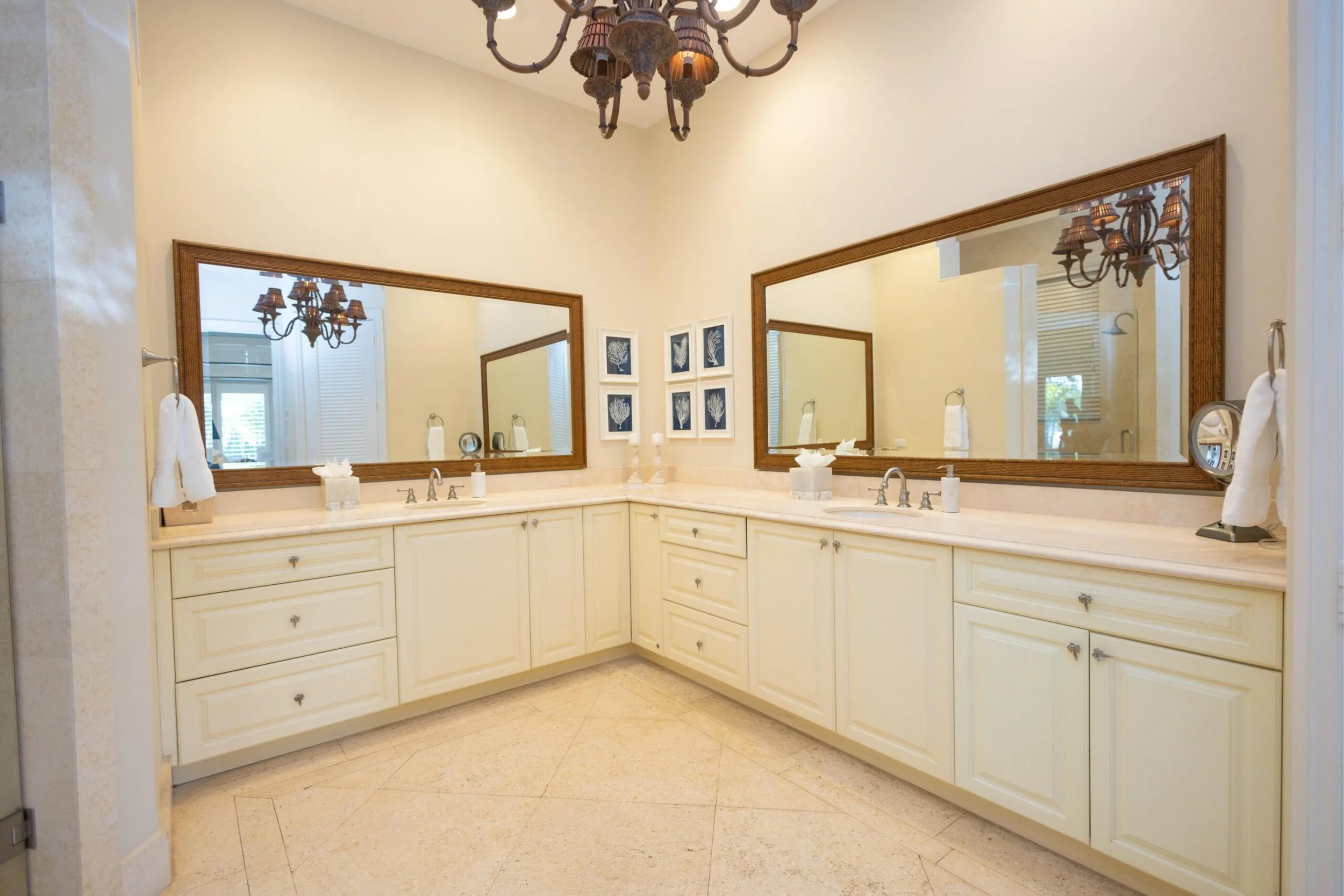 Villa Lignum-Bedroom 6-bathroom.jpg