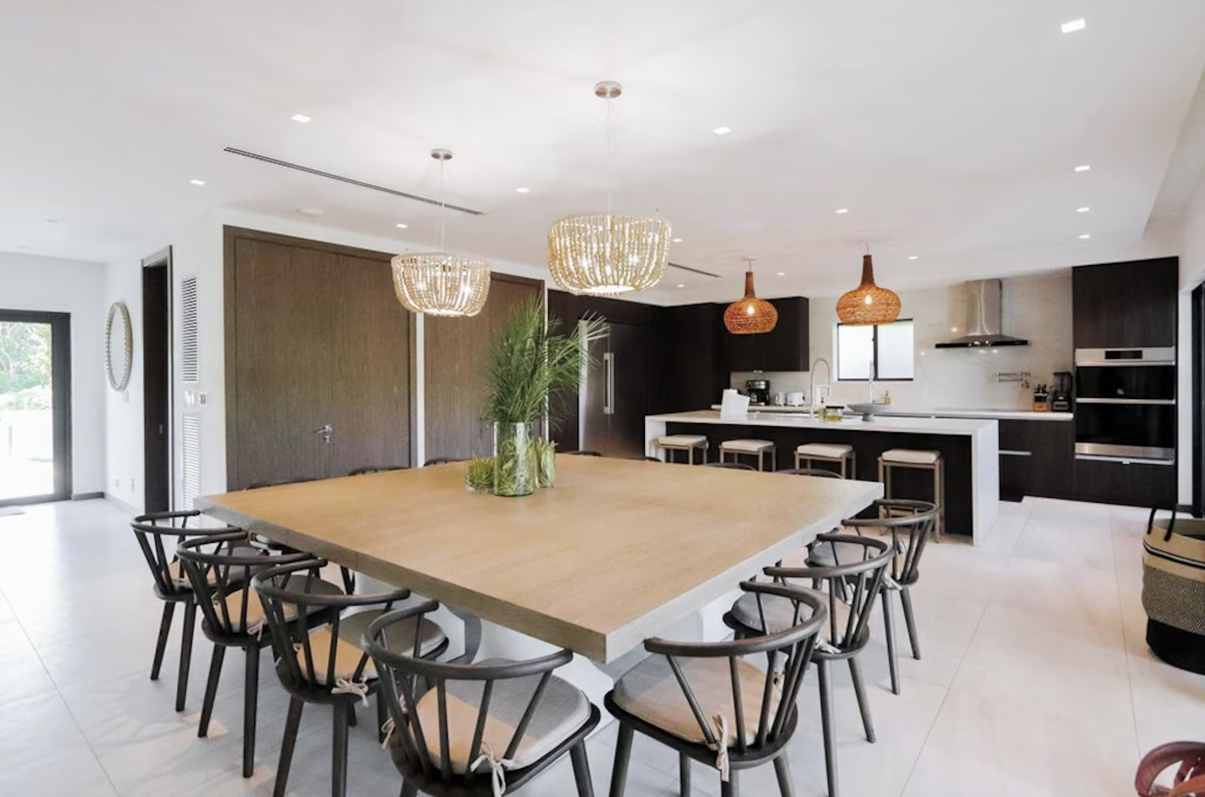 Dining table.jpeg