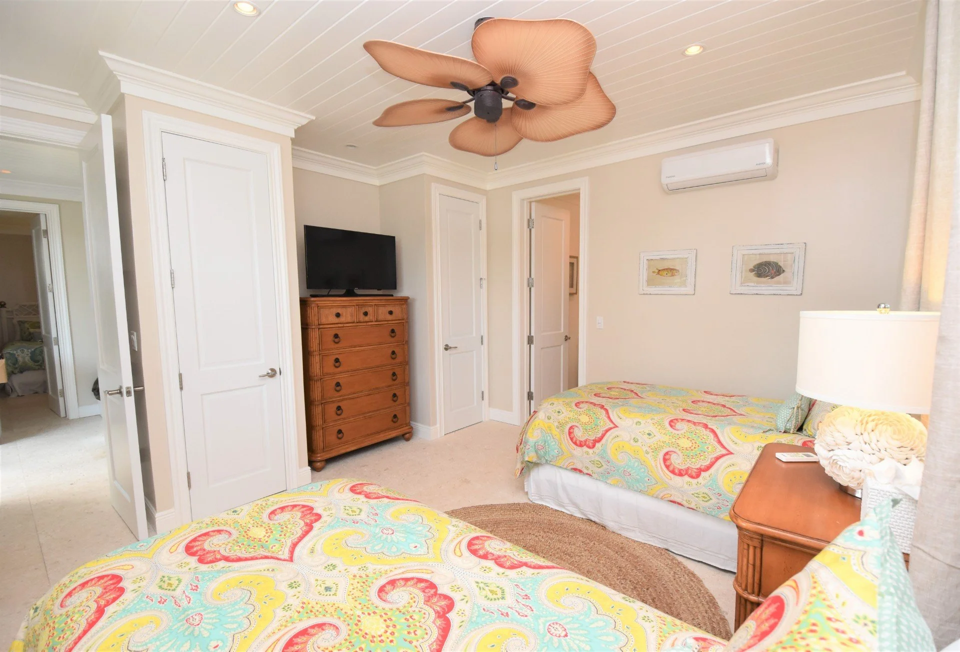 Sand on Hand- Bedroom-Two twin beds-2.jpg
