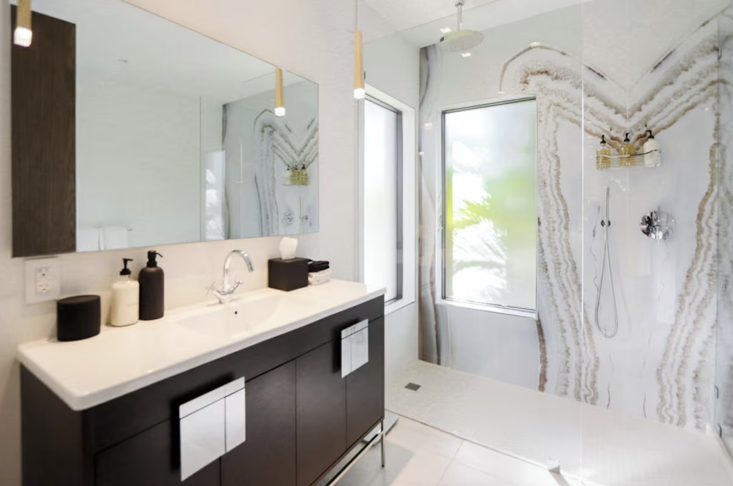 Bathroom 1.jpeg