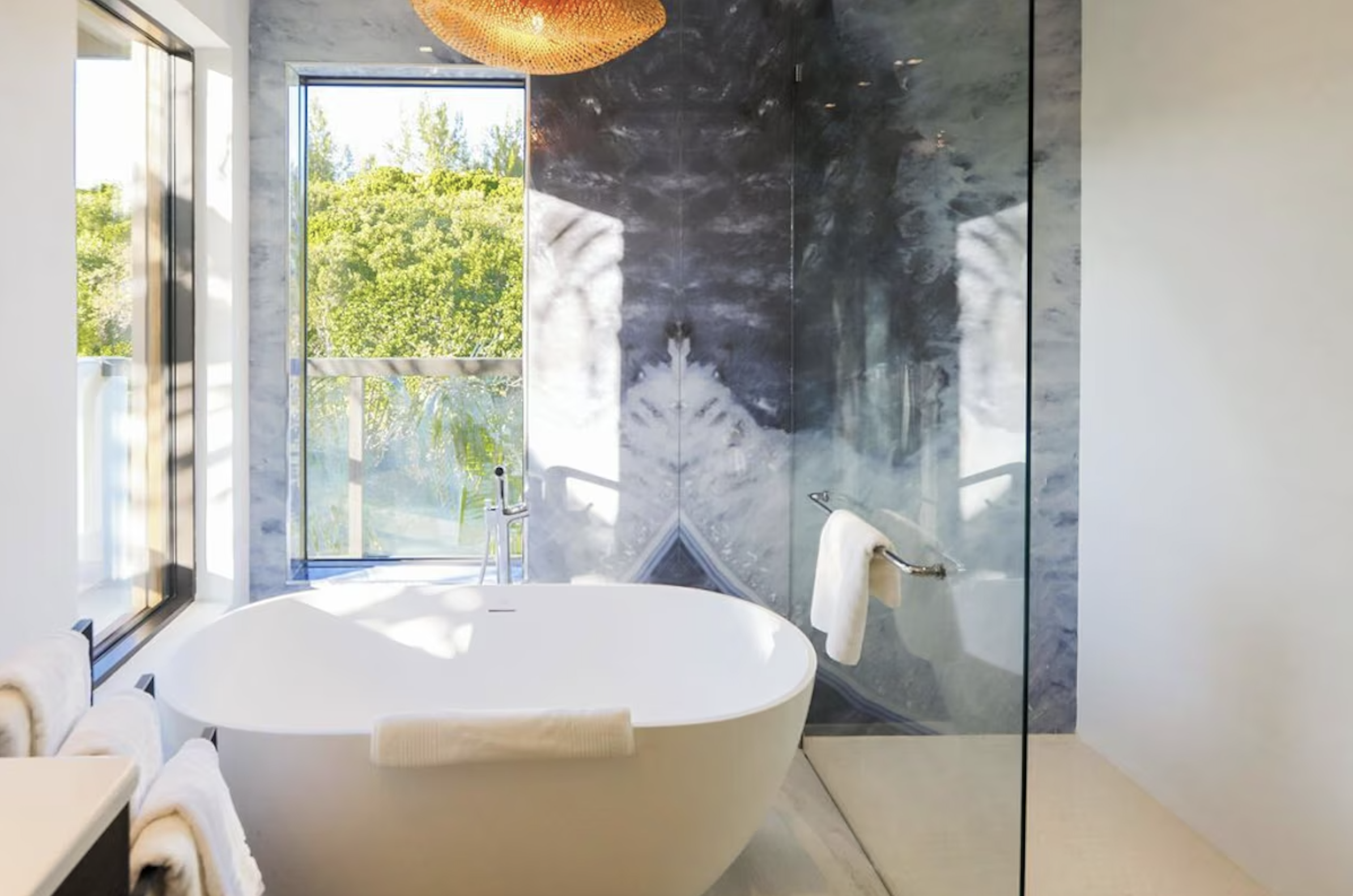 Bath Tub.Jpeg